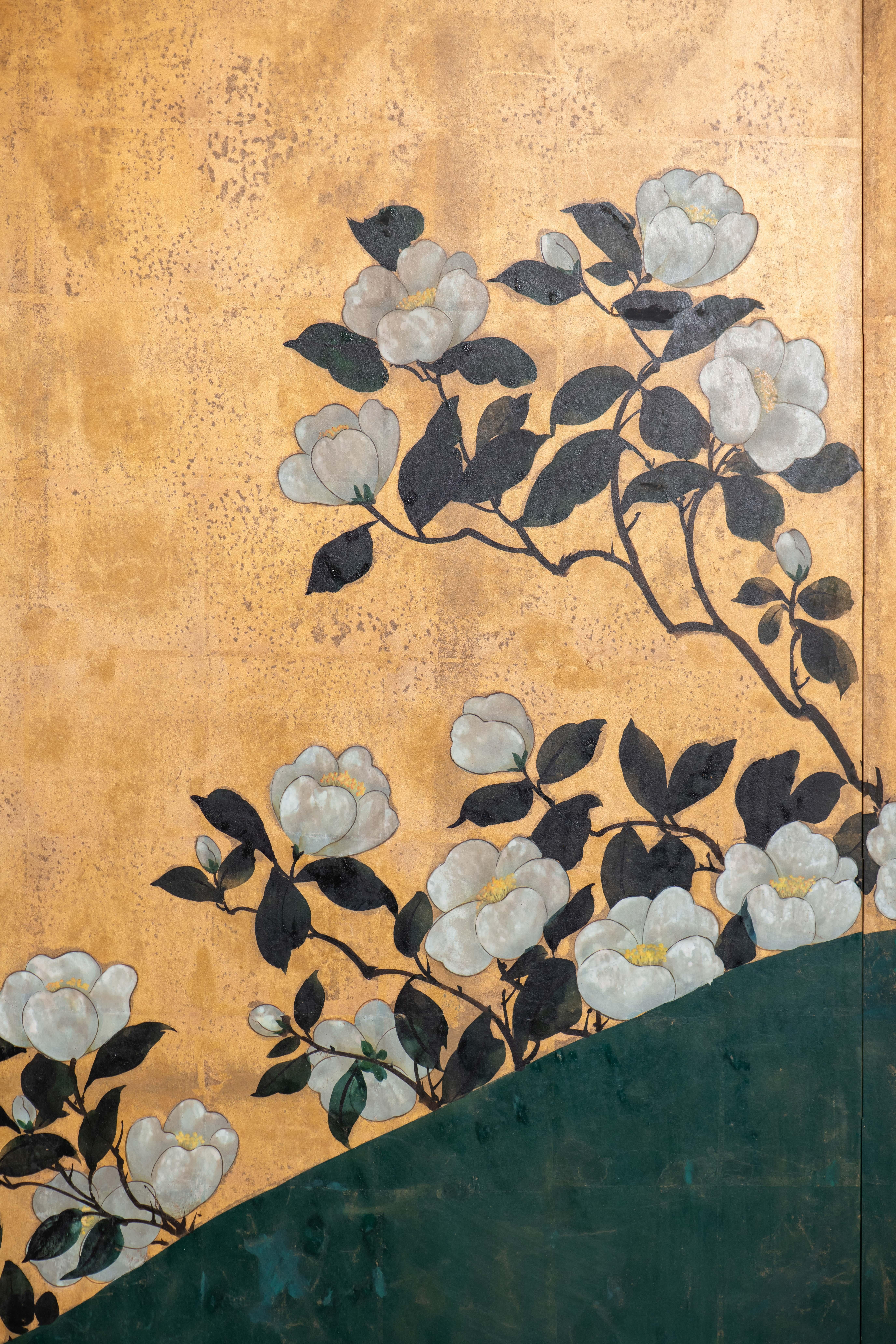 Hand Painted Japanese Folding Screen Byobu of Camellias In New Condition For Sale In 10 Chater Road, HK
