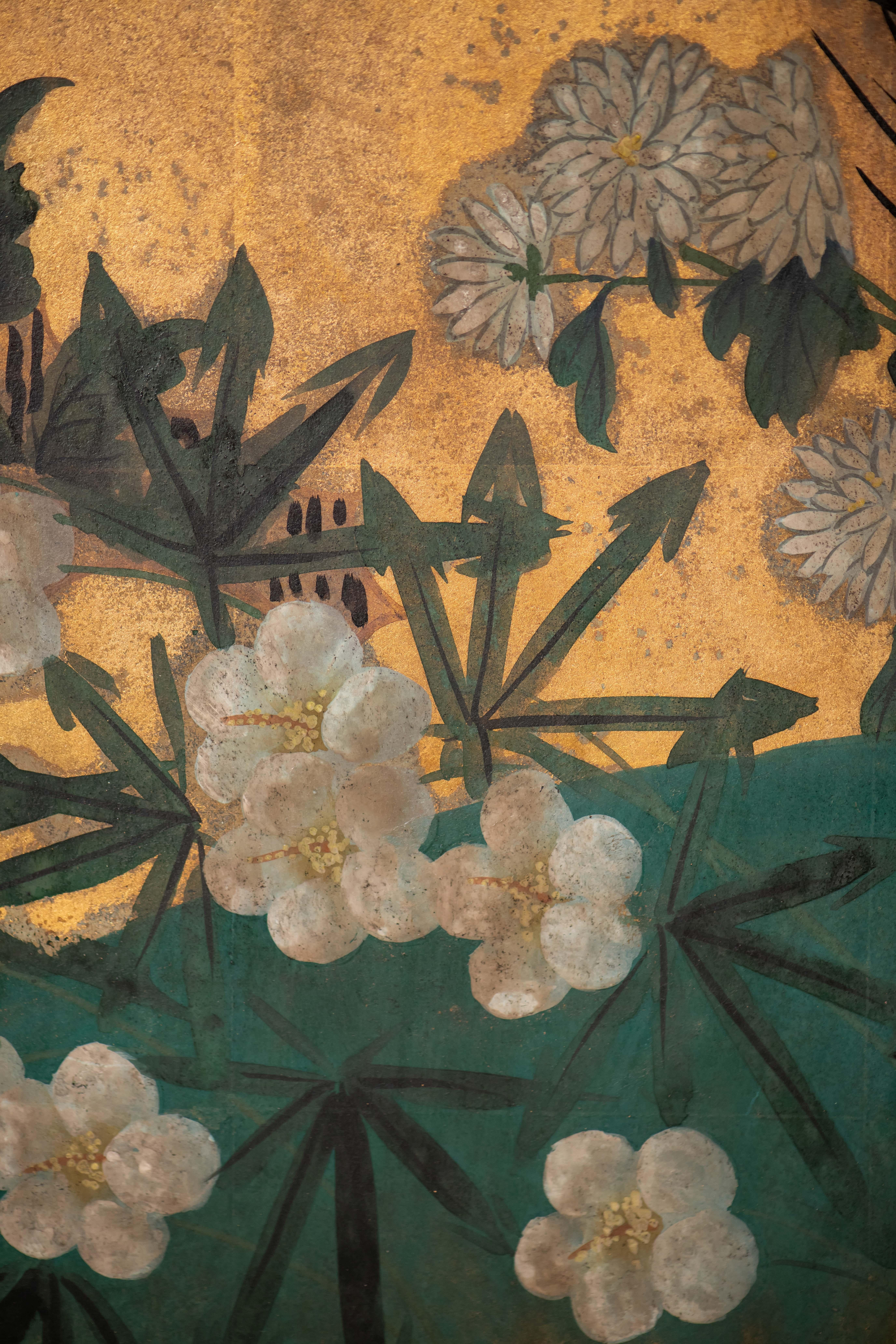Paravent japonais peint à la main Byobu représentant des chrysanthèmes et des saules en vente 1