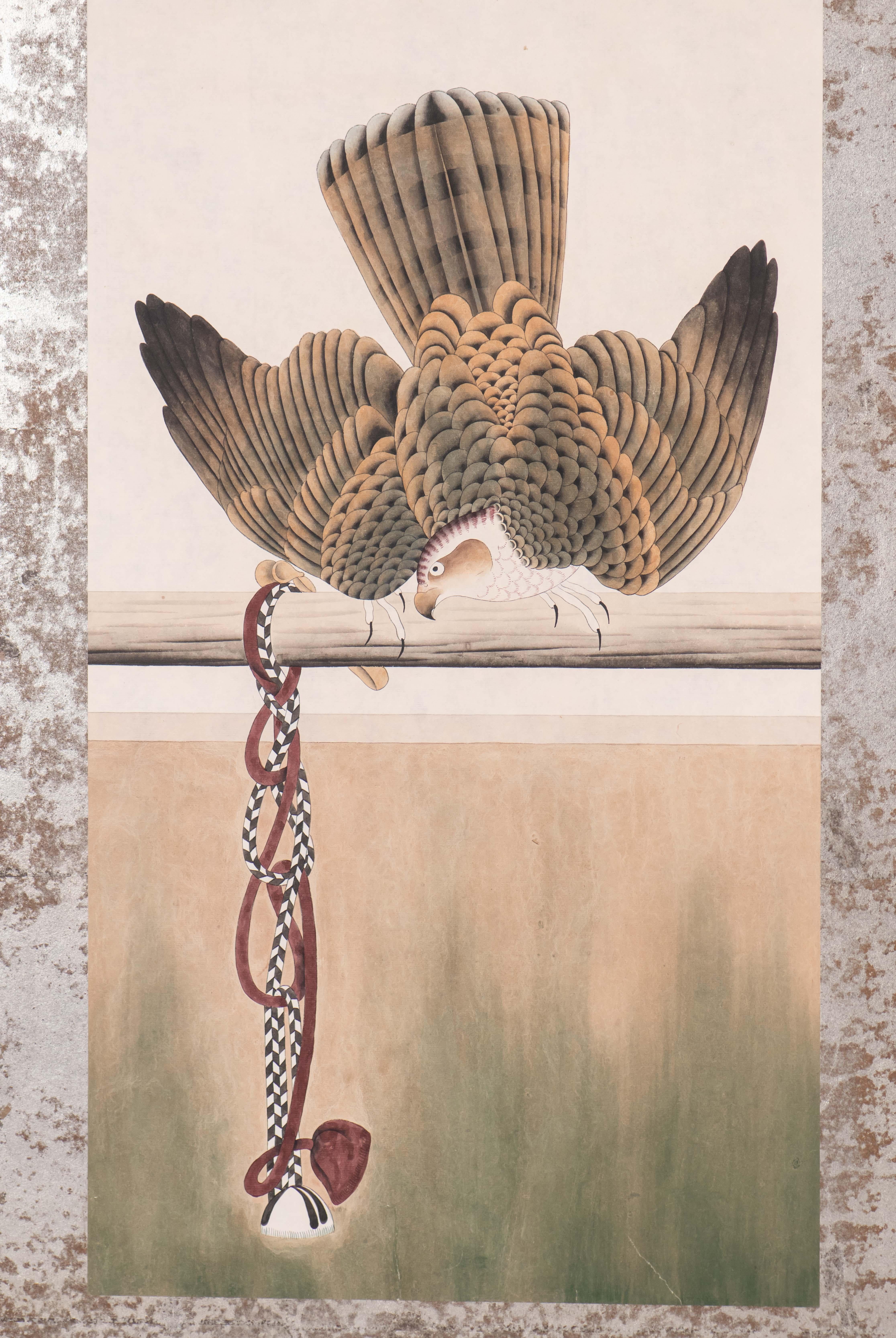 Feuille d'argent Paravent japonais peint à la main Byobu of Hawks en vente