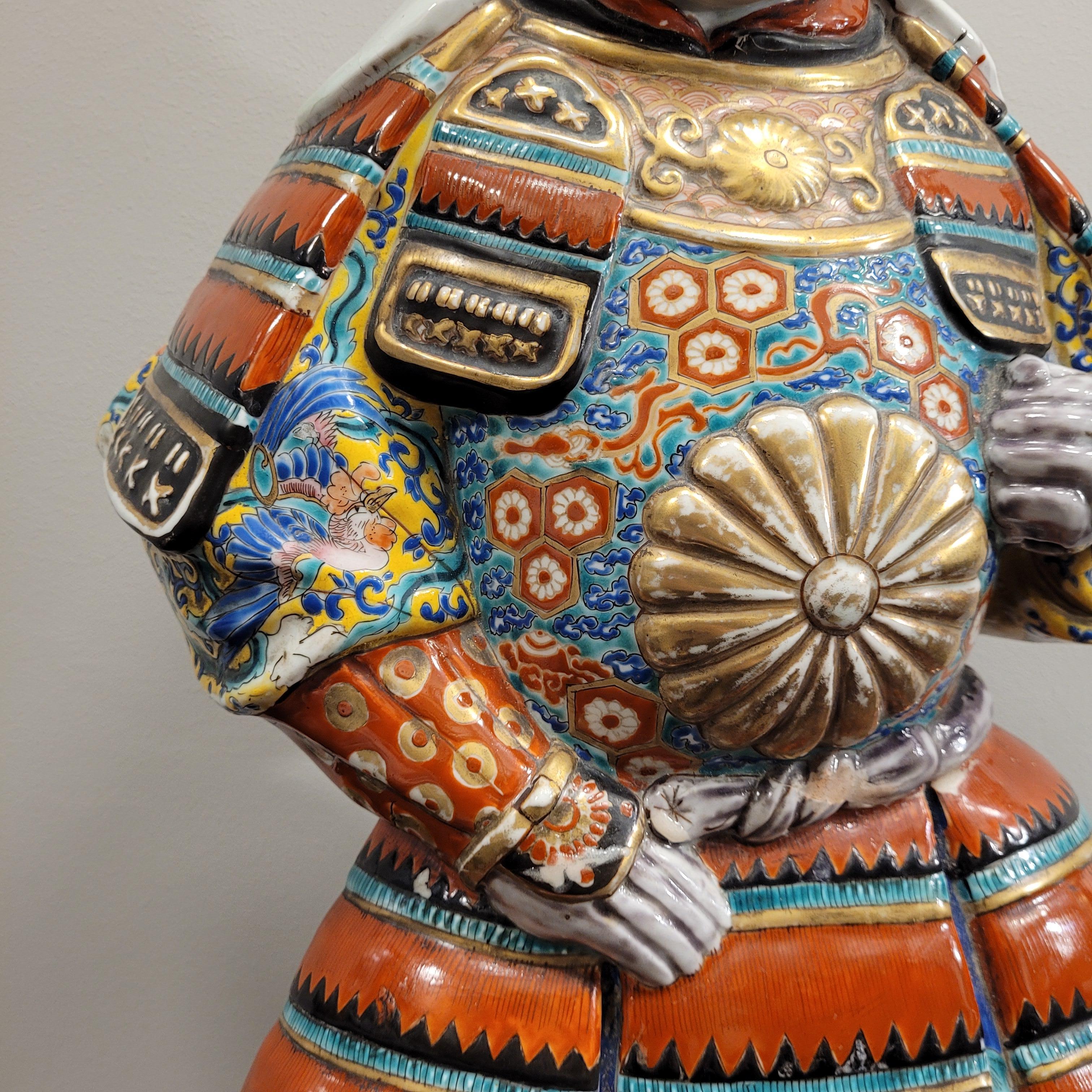 Hand painted  Japanese porcelain Samurai  red, yellow blue gold pink For Sale 12