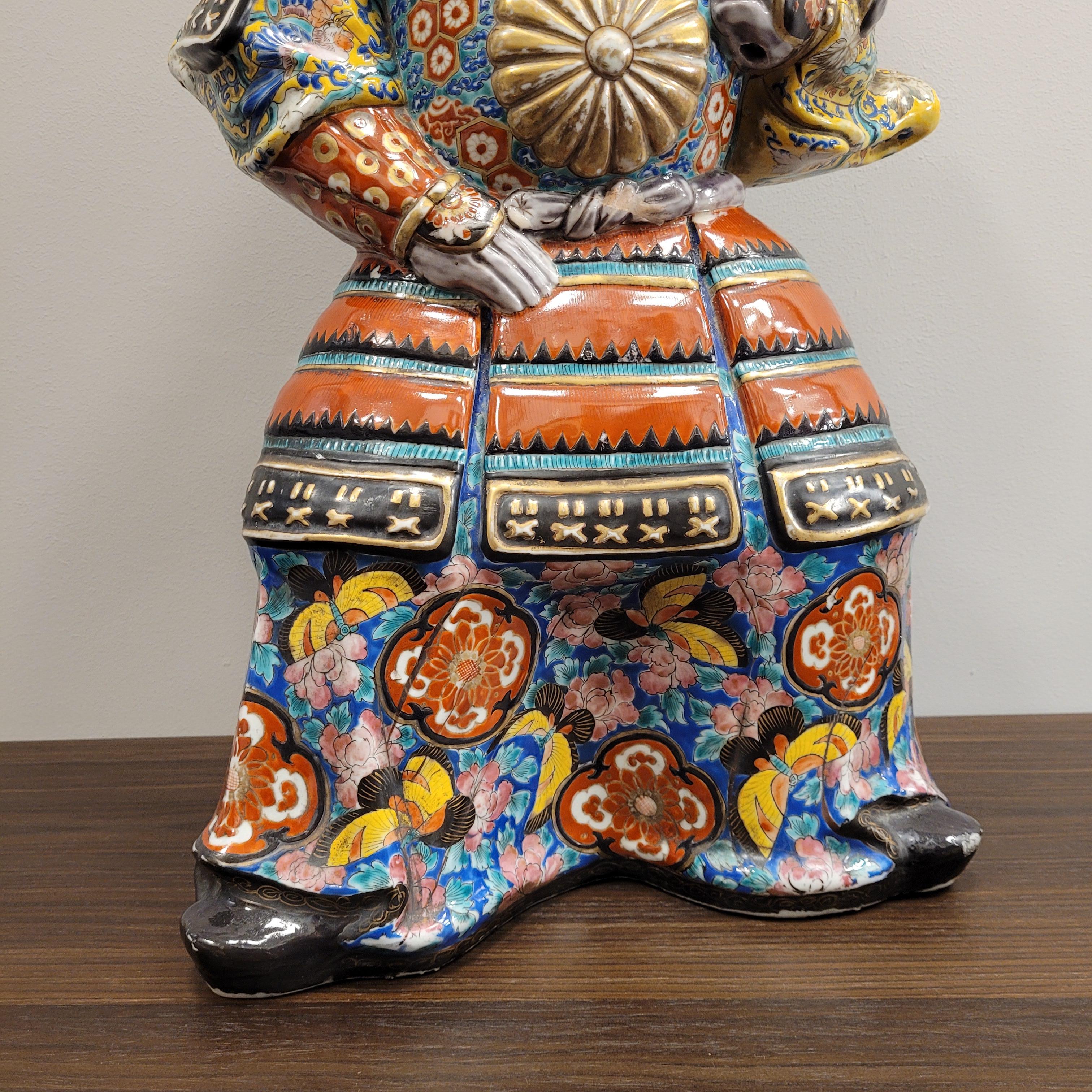 Hand painted  Japanese porcelain Samurai  red, yellow blue gold pink For Sale 13