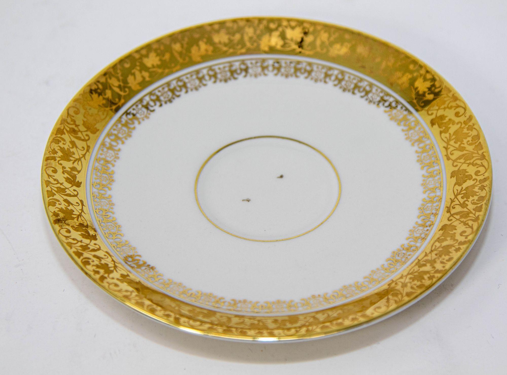Hand Painted Kunst Kronach Bavaria Coffee Cup Saucer Fine China 1950 In Good Condition For Sale In North Hollywood, CA