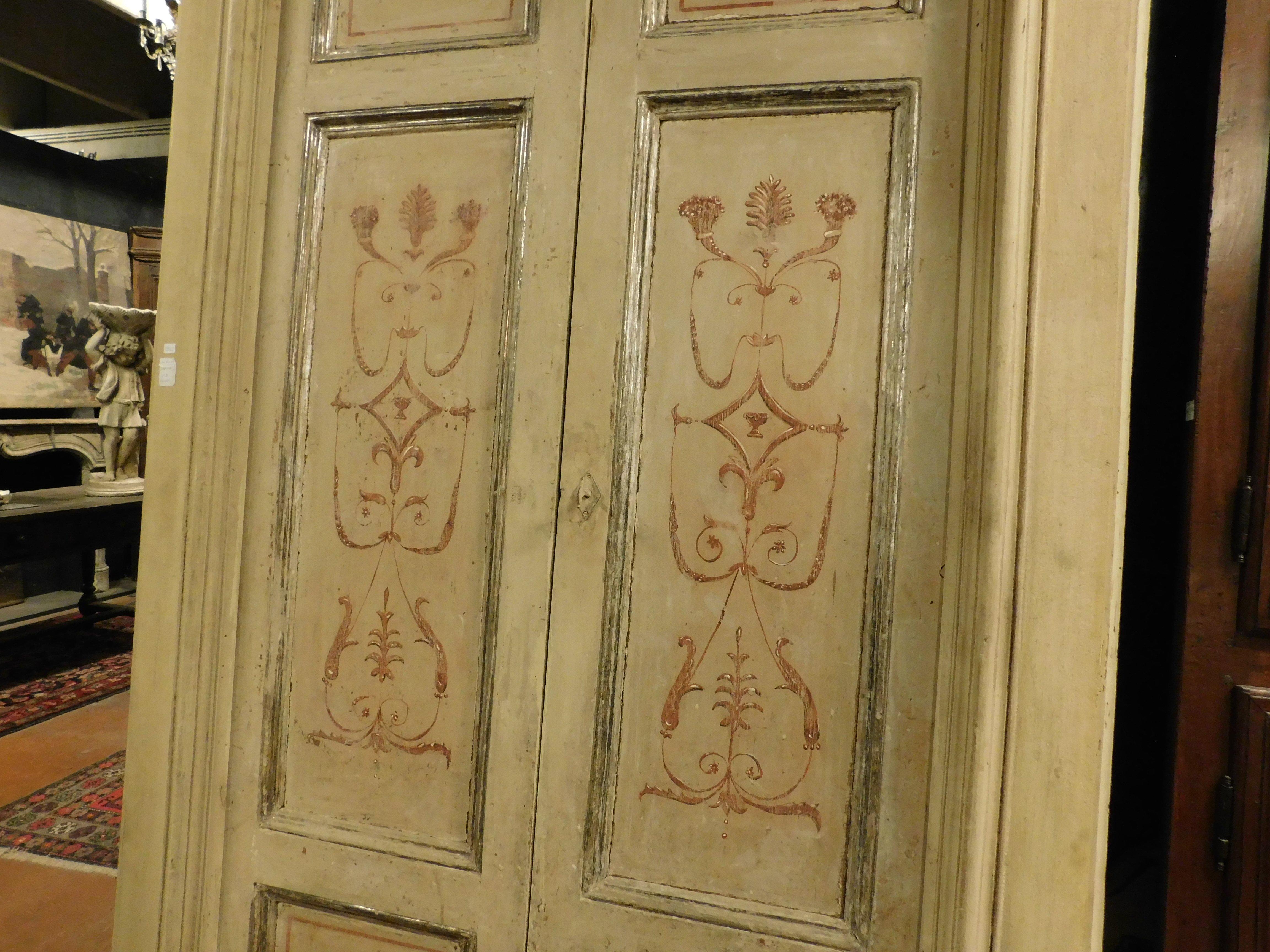 Ancient double door with frame, hand painted and lacquered with a straw yellow background, red paintings and silver molars, large original frame, very beautiful and imposing, suitable for a large room or an interior of great elegance and refinement,