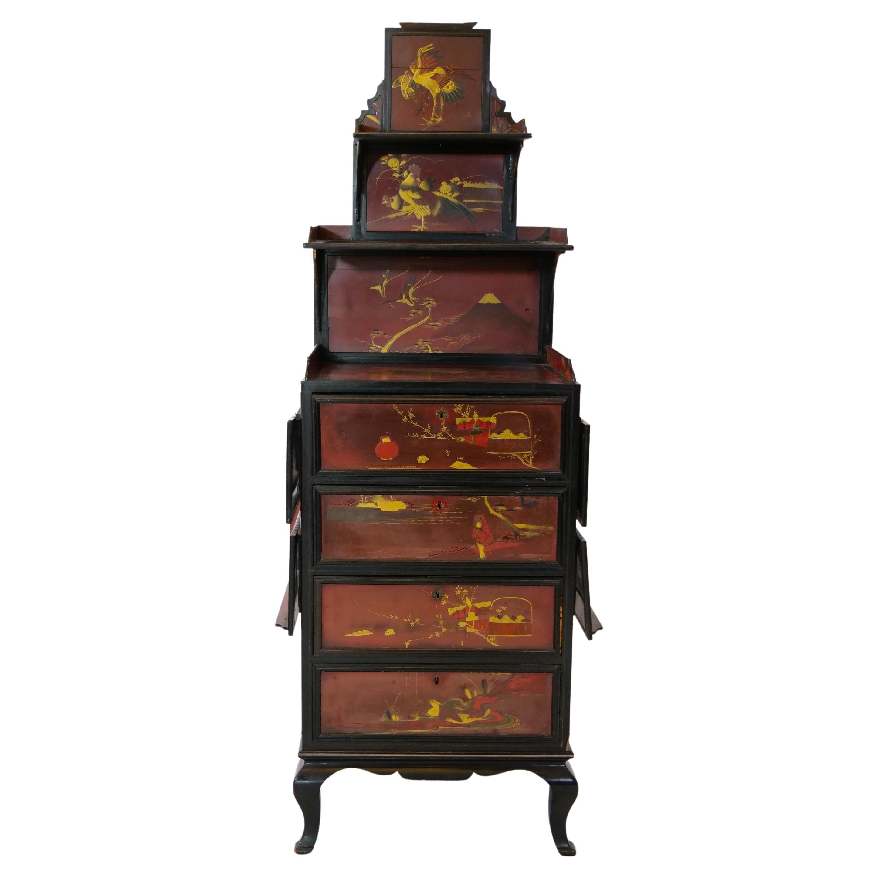 Late 19th century hand painted lacquered wood chinoiserie display cabinet / display etagere with side extensions shelving. The etagere / cabinet features different hand-painted chinoiserie scene details , with two extension shelvings in both side