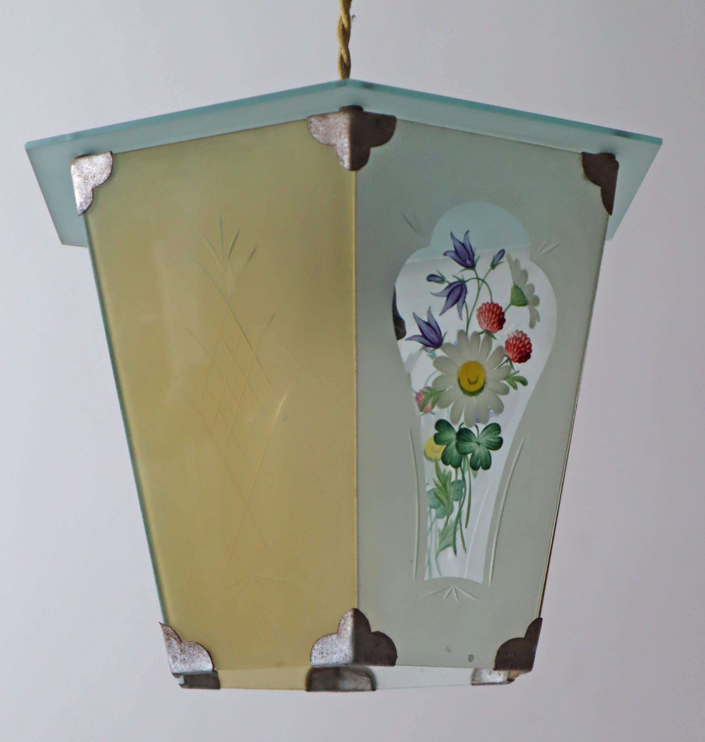 Lámpara farol pintada a mano con flores primaverales Art Decó, Alemania Años 20 Vidrio cortado en venta