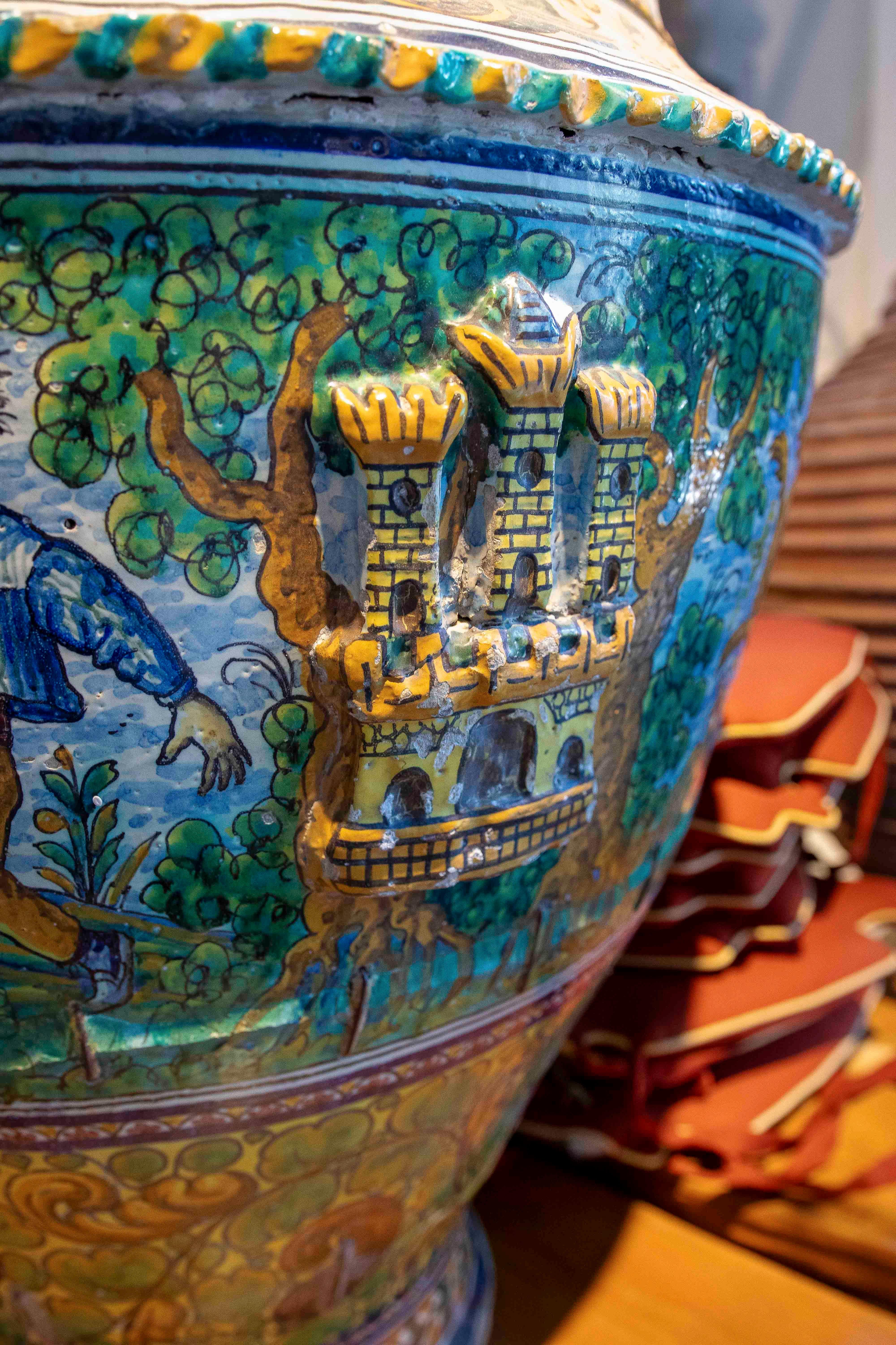 Hand Painted Large Spanish Glazed Ceramic Pottery Pot from Triana (Sevillla) 11