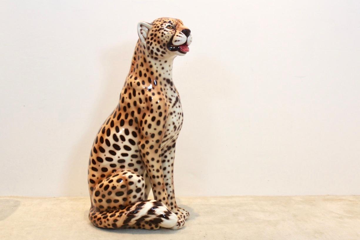 Handbemalte italienische Leoparden-Skulptur in Lebensgröße im Zustand „Gut“ in Voorburg, NL
