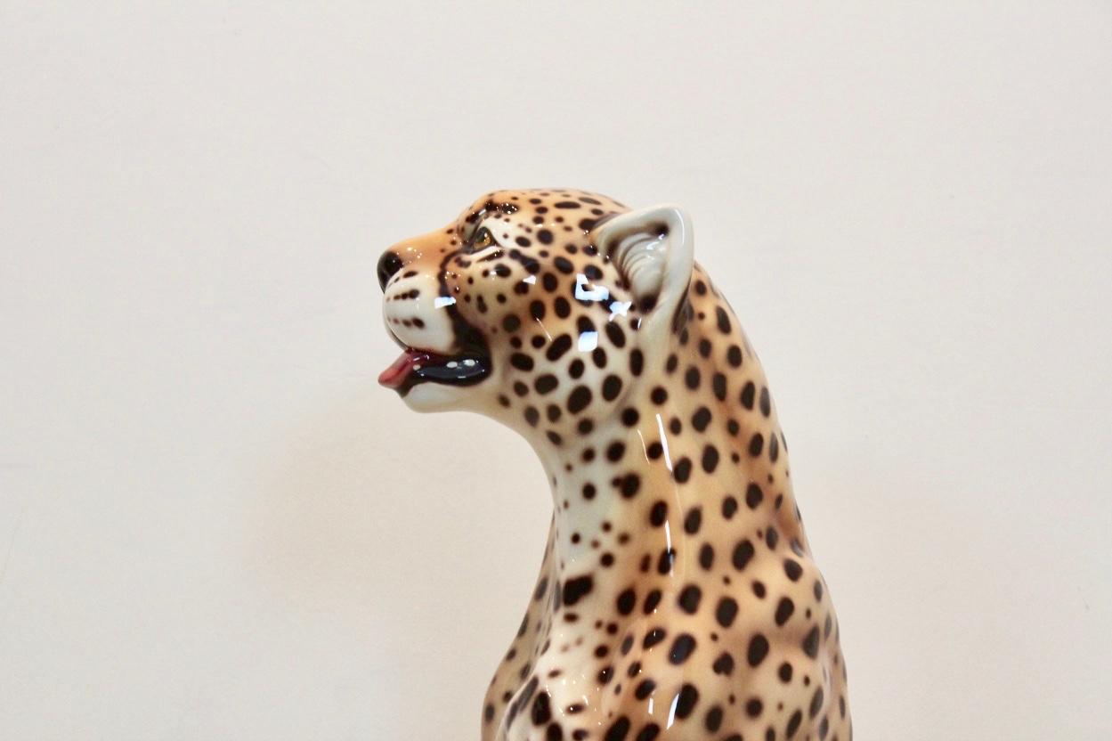 Handbemalte italienische Leoparden-Skulptur in Lebensgröße (Keramik)