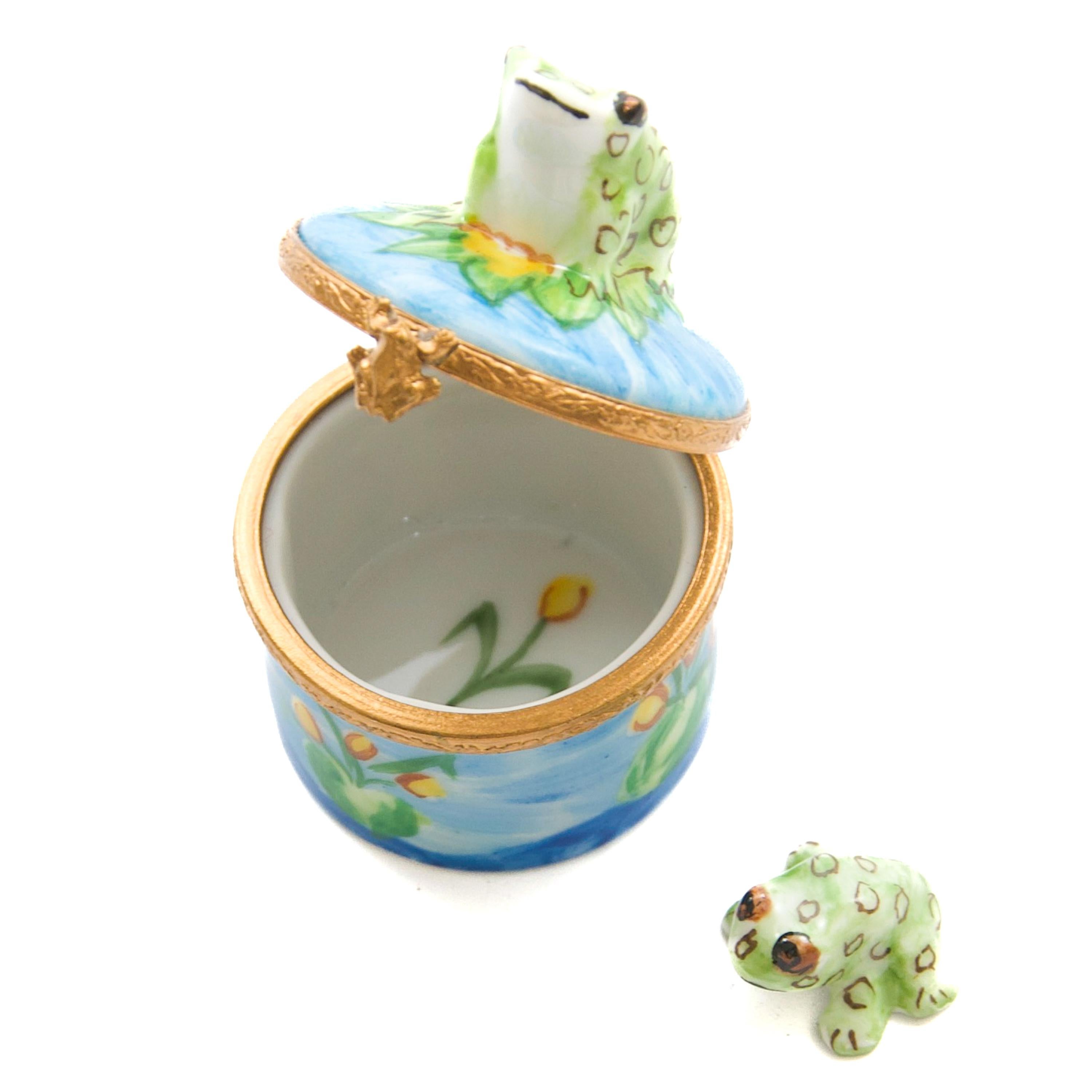 Boîte à bijoux grenouille en porcelaine de Limoges peinte à la main, France en vente 3