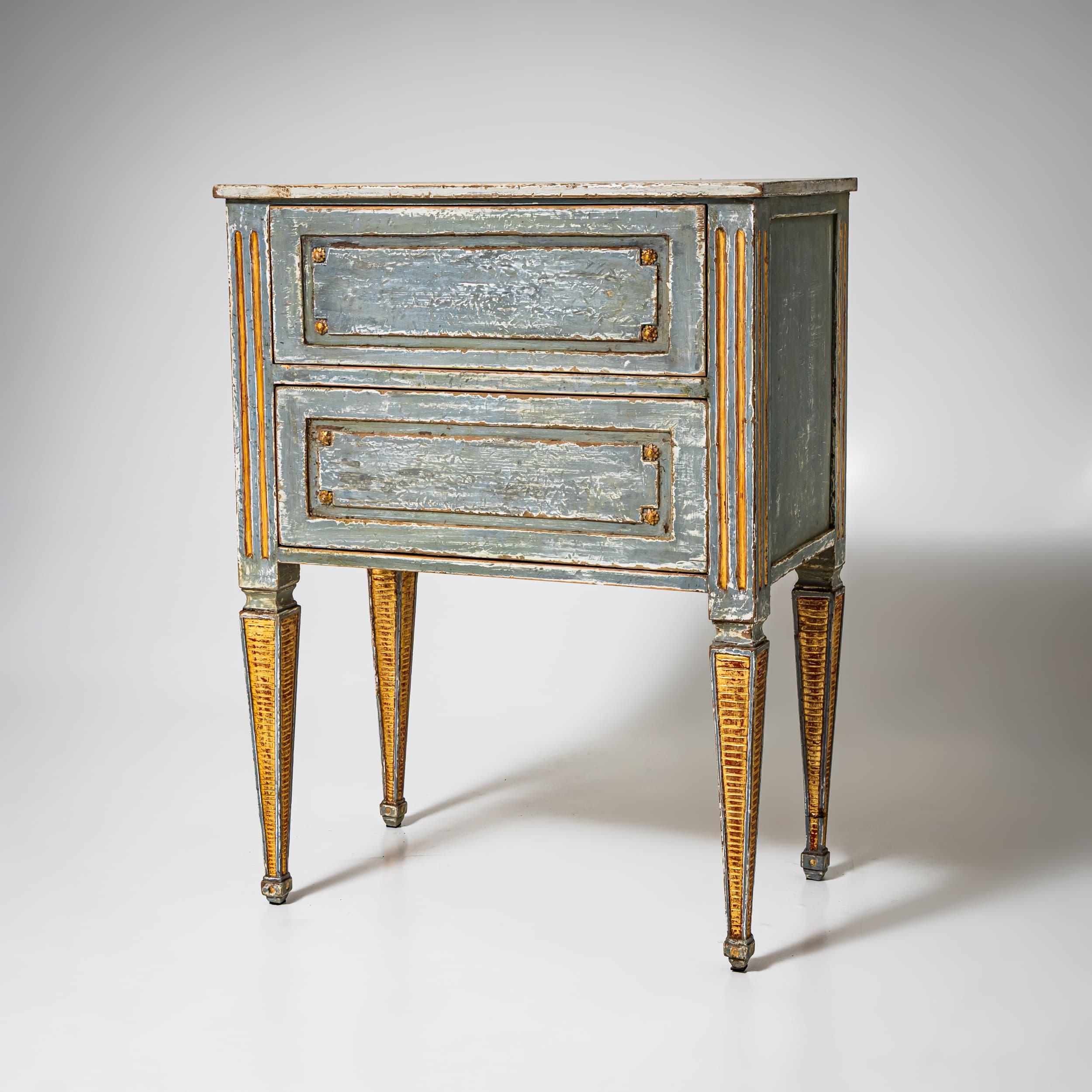 Tedesco Hand-Painted Louis XVI Chest of Drawers with Gilt Accents, Late 18th Century in vendita