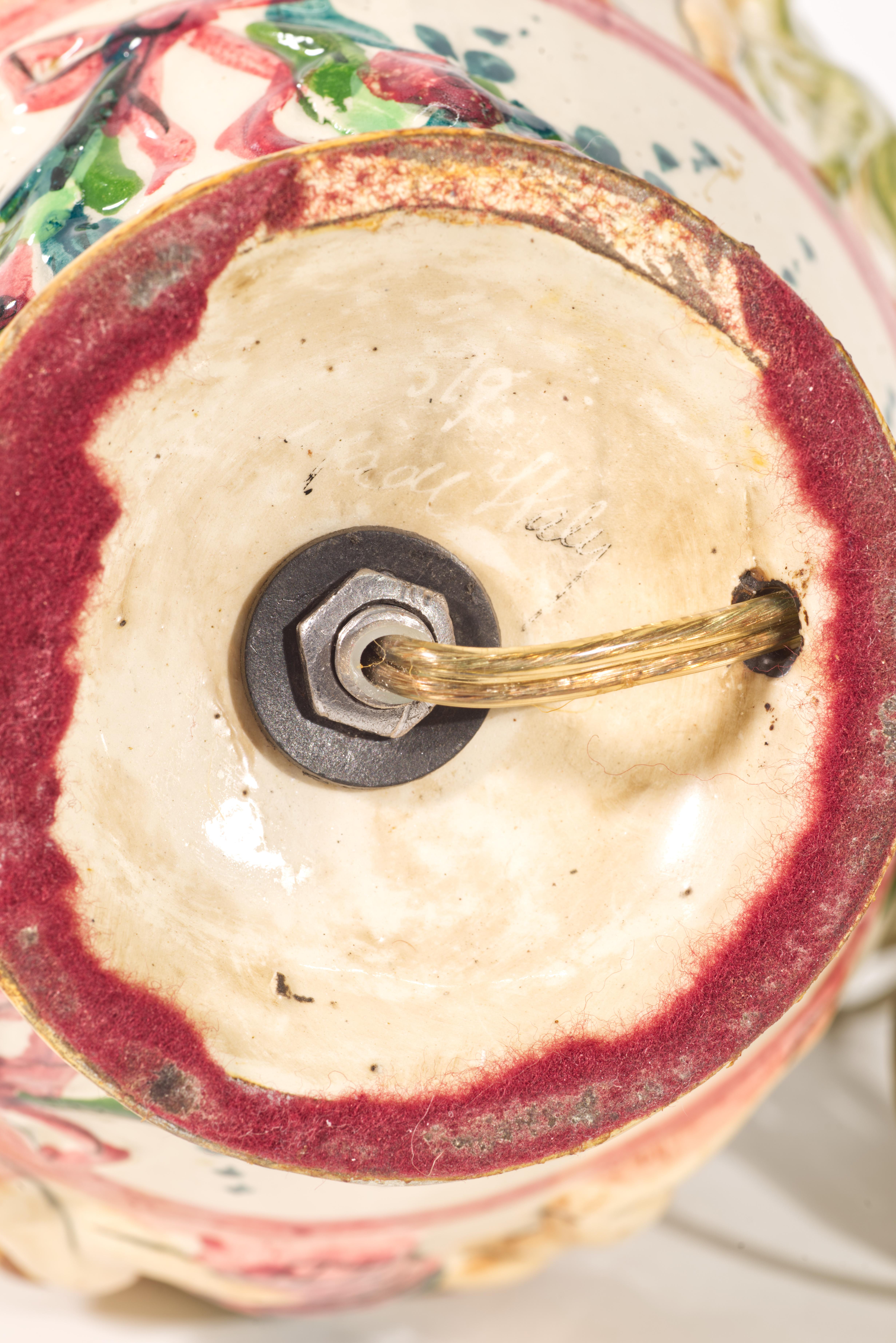 XX secolo Lampada da tavolo in maiolica dipinta a mano con maniglie, Italia anni '40 - '60 in vendita