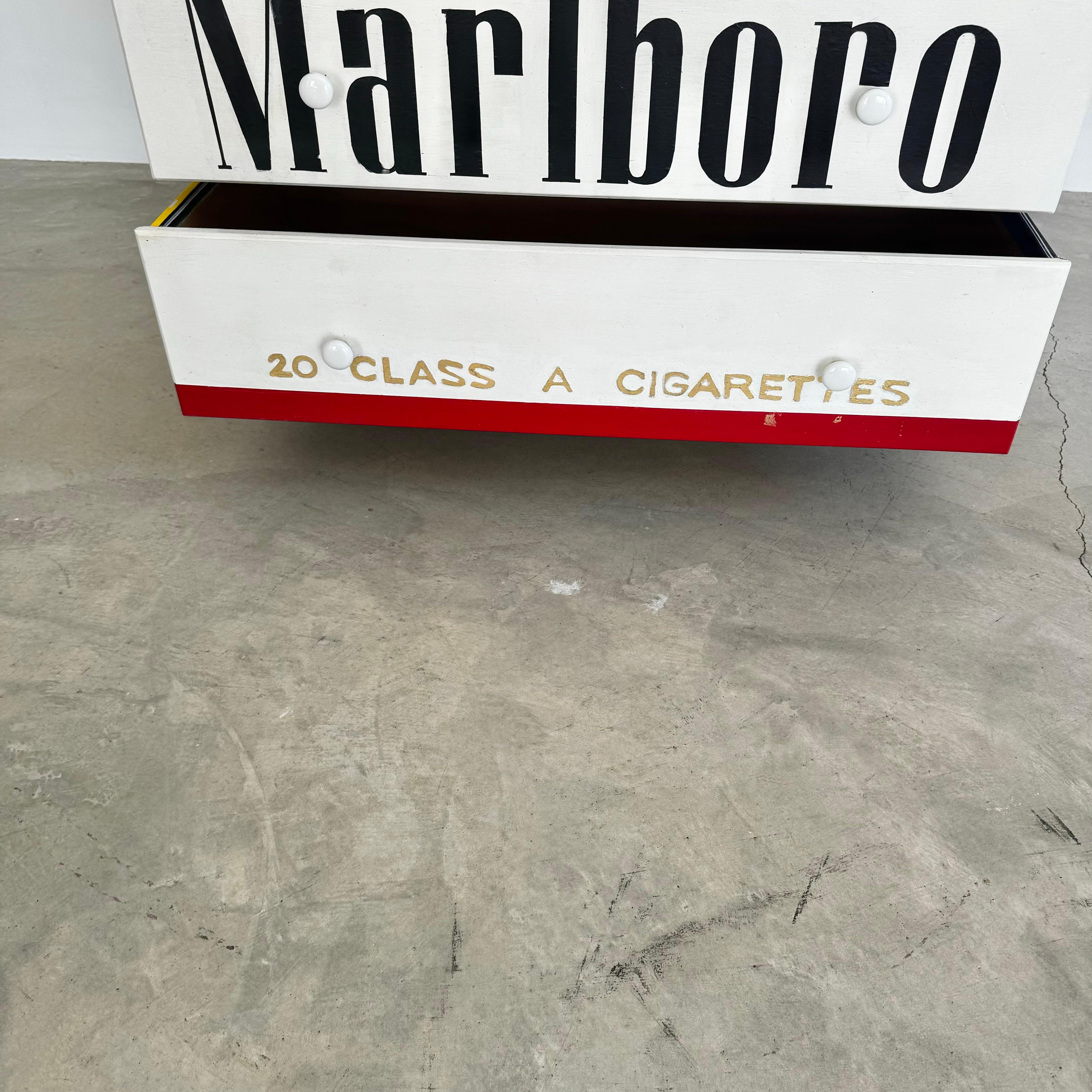 Handbemalte Marlboro-Kommode, 1990er-Jahre, USA 12