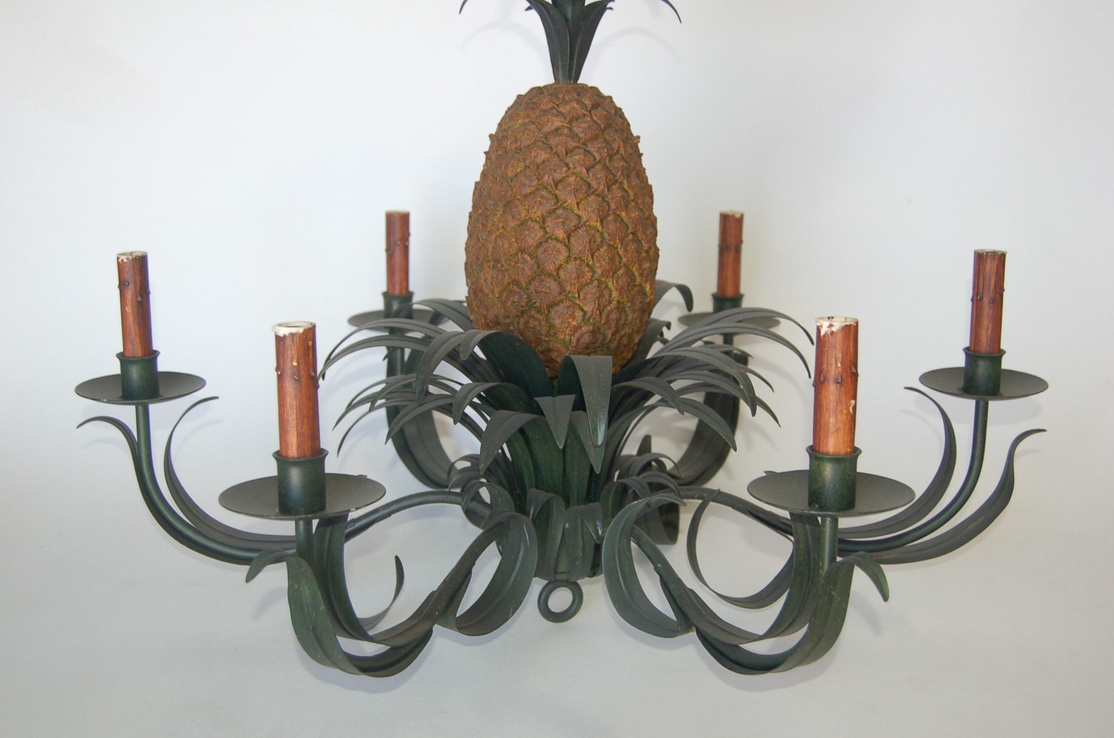 Vibrant and colorful midcentury metal pineapple table lamp. Large-scale pineapple design. Complimenting pineapple themed table lamp listed as well. # 2007455


Measures: 27