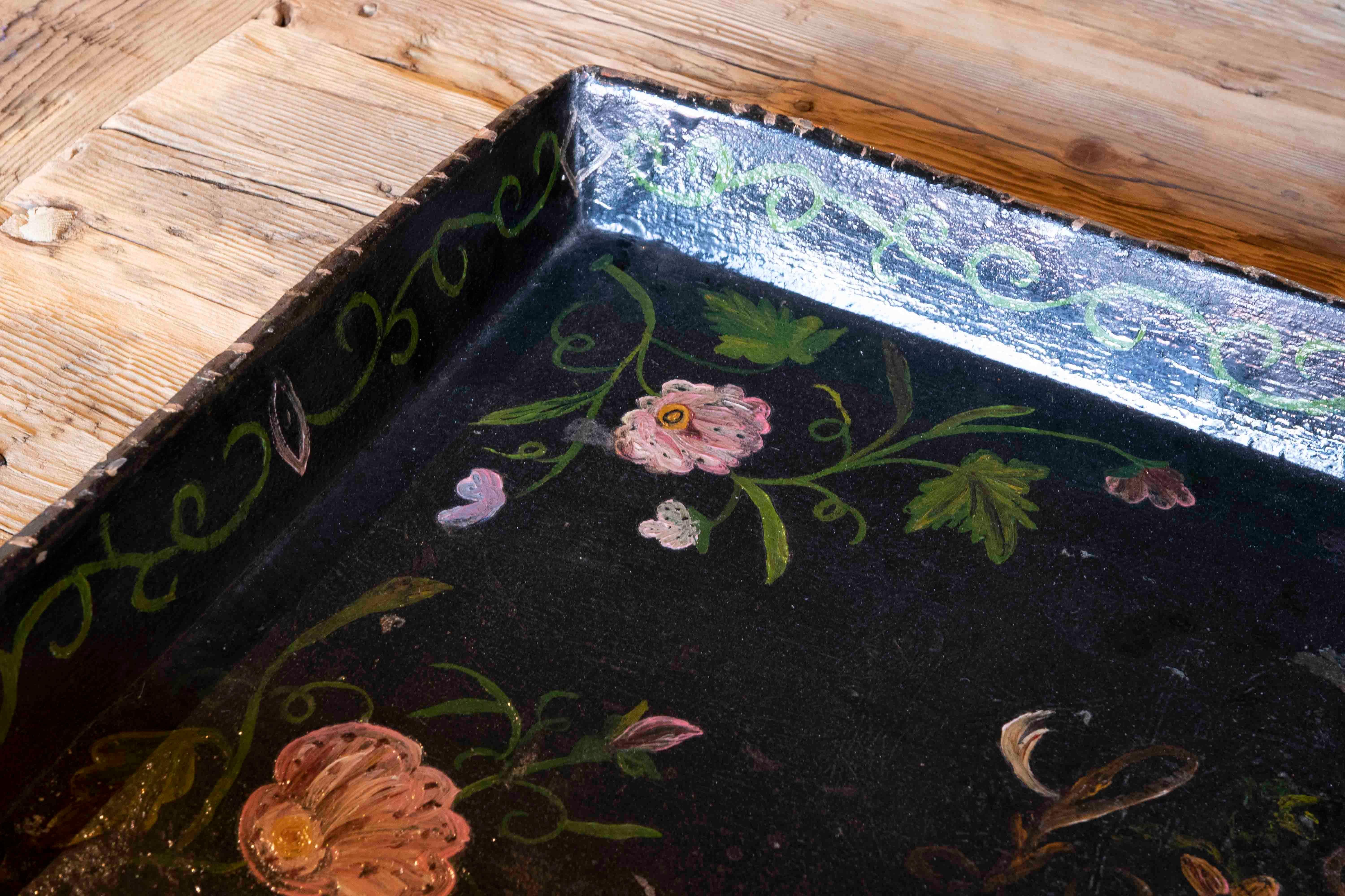 Hand-Painted Metal Tray in Black with Flower Decoration For Sale 2