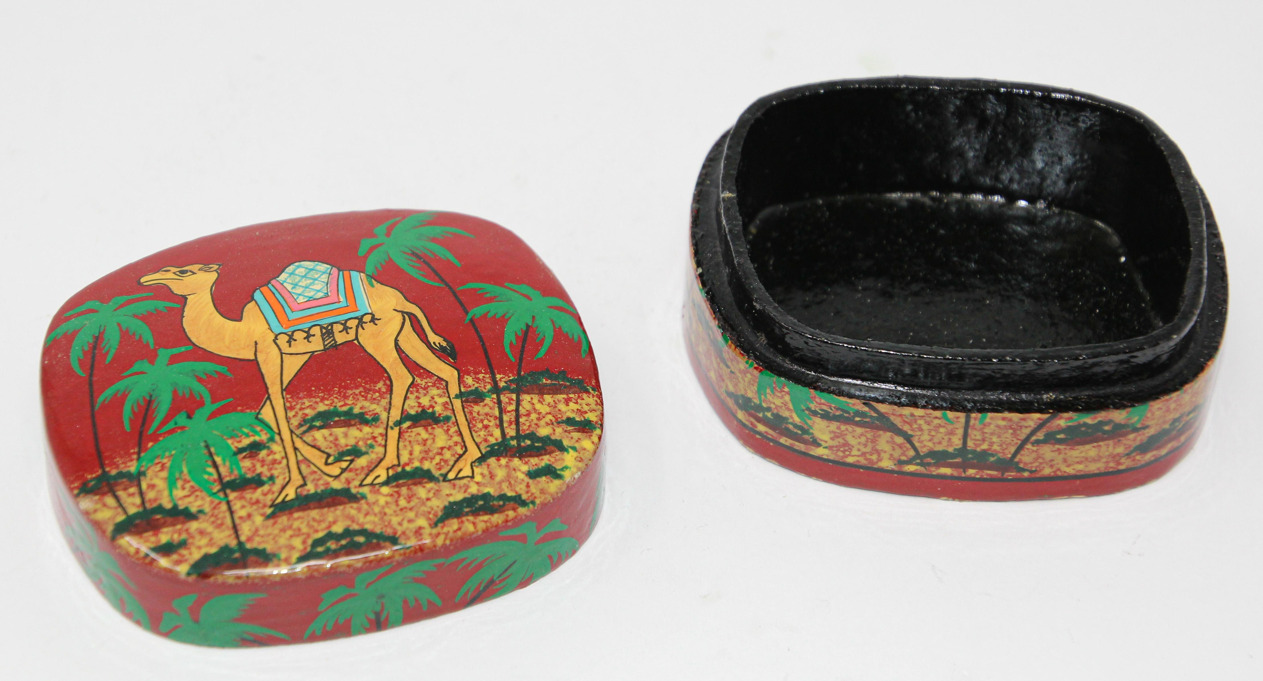 Mauresque Boîte en laque du Moyen-Orient peinte à la main avec camel