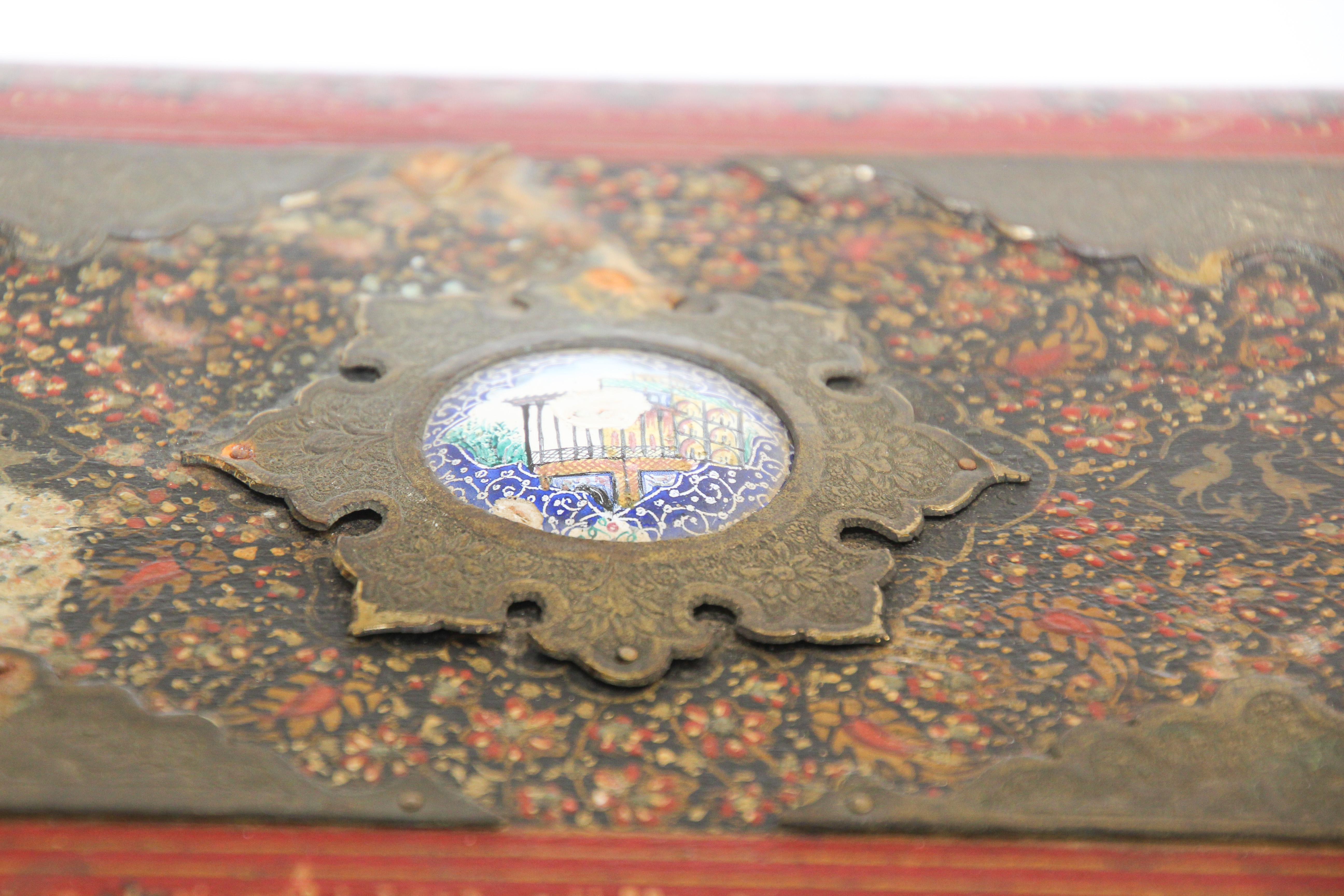 Album fotografico dipinto a mano in stile Qajar del Medio Oriente in vendita 3
