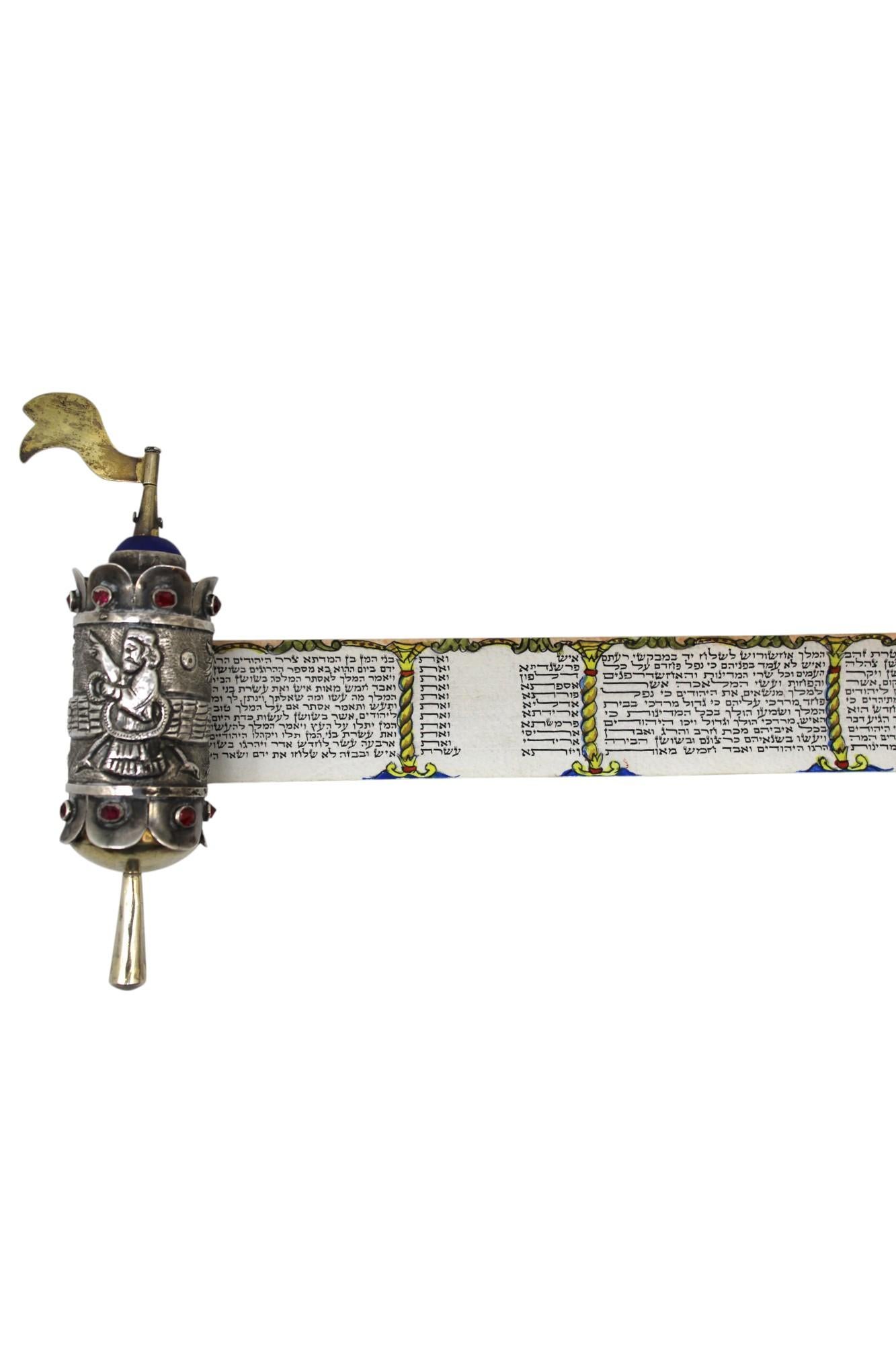 Rouleau d'Esther miniature peint à la main, présenté dans un élégant coffret en argent en vente 1