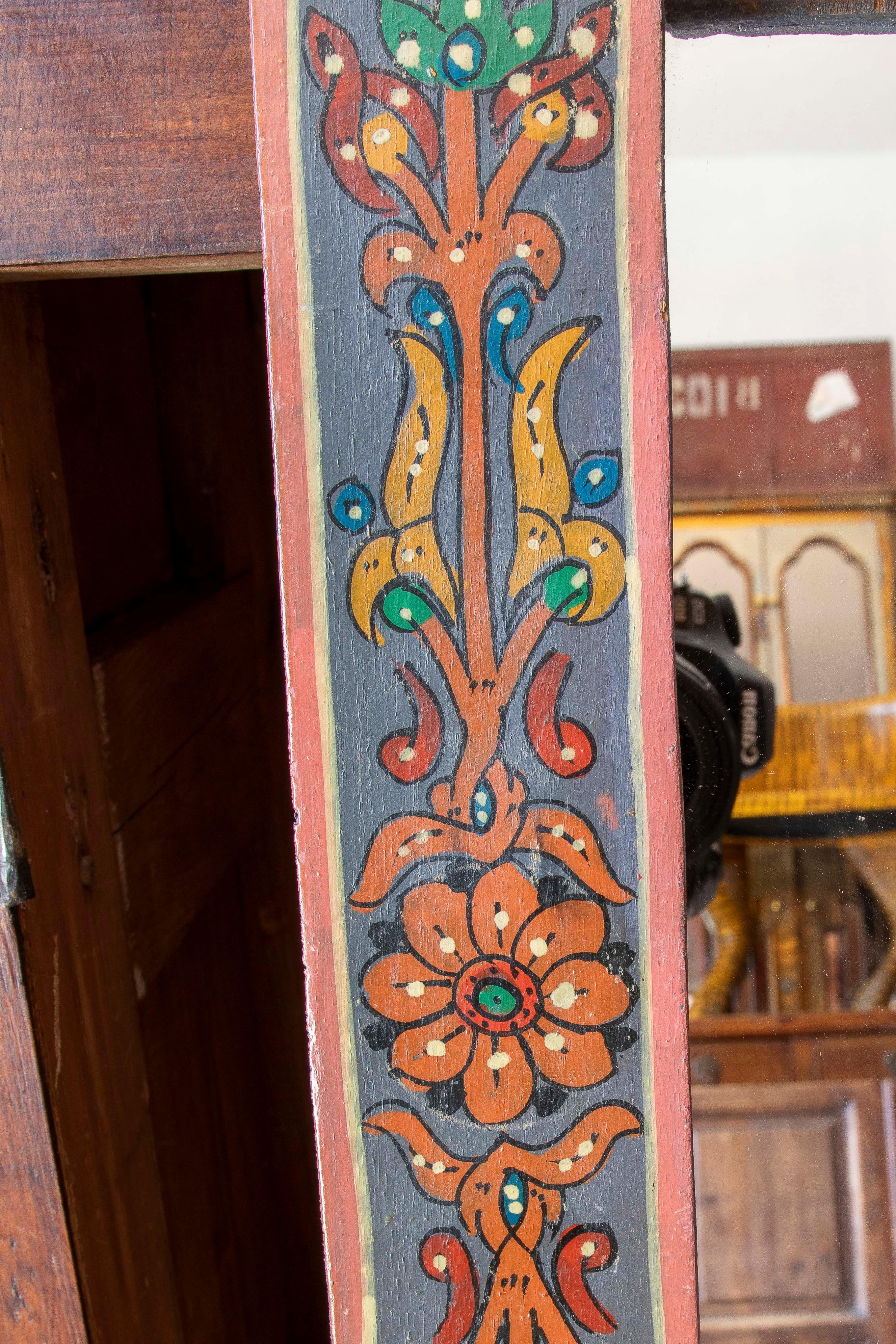 Miroir mural de style mauresque peint à la main avec décorations en vente 4