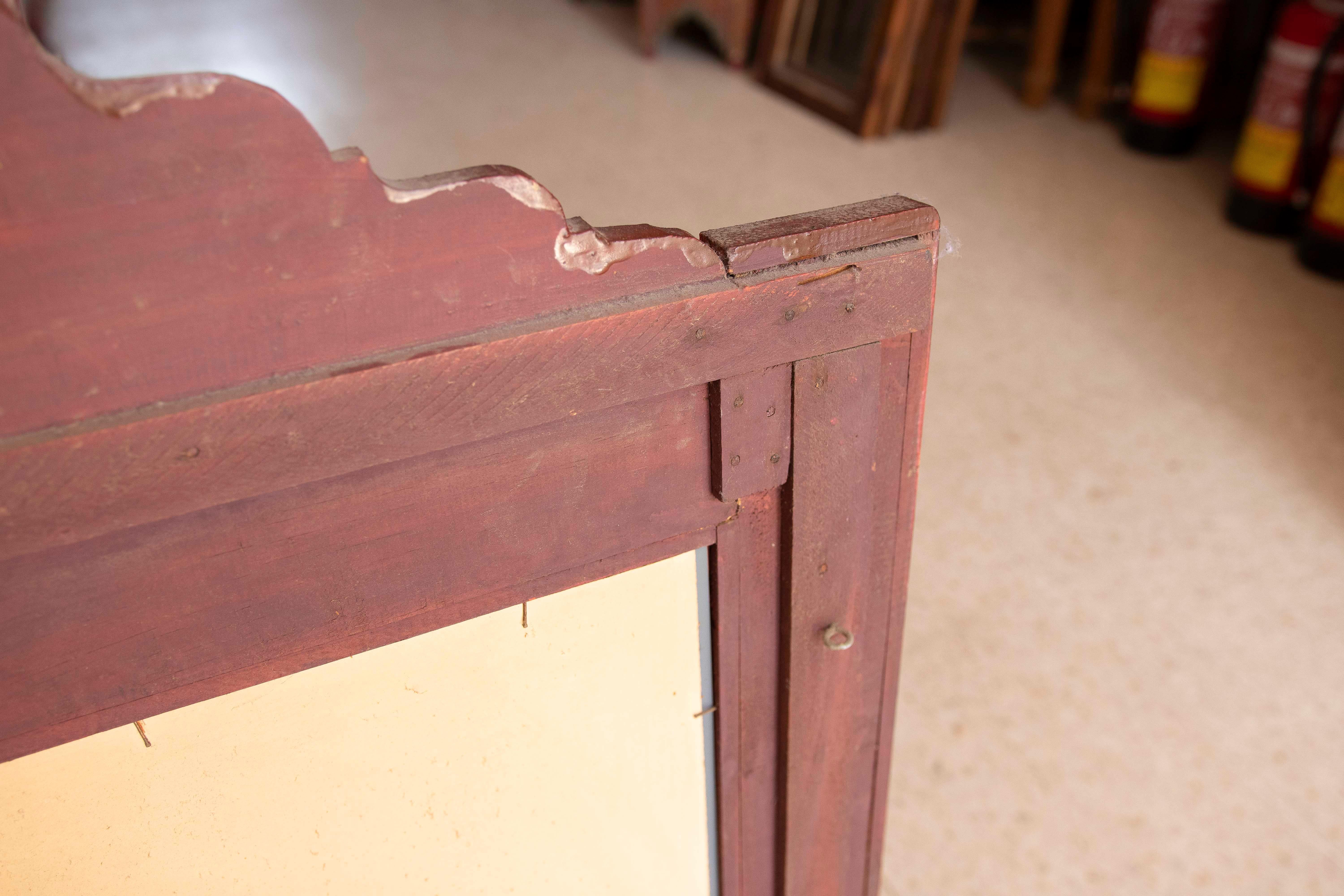 Specchio da parete in legno in stile moresco dipinto a mano con decorazioni in vendita 8