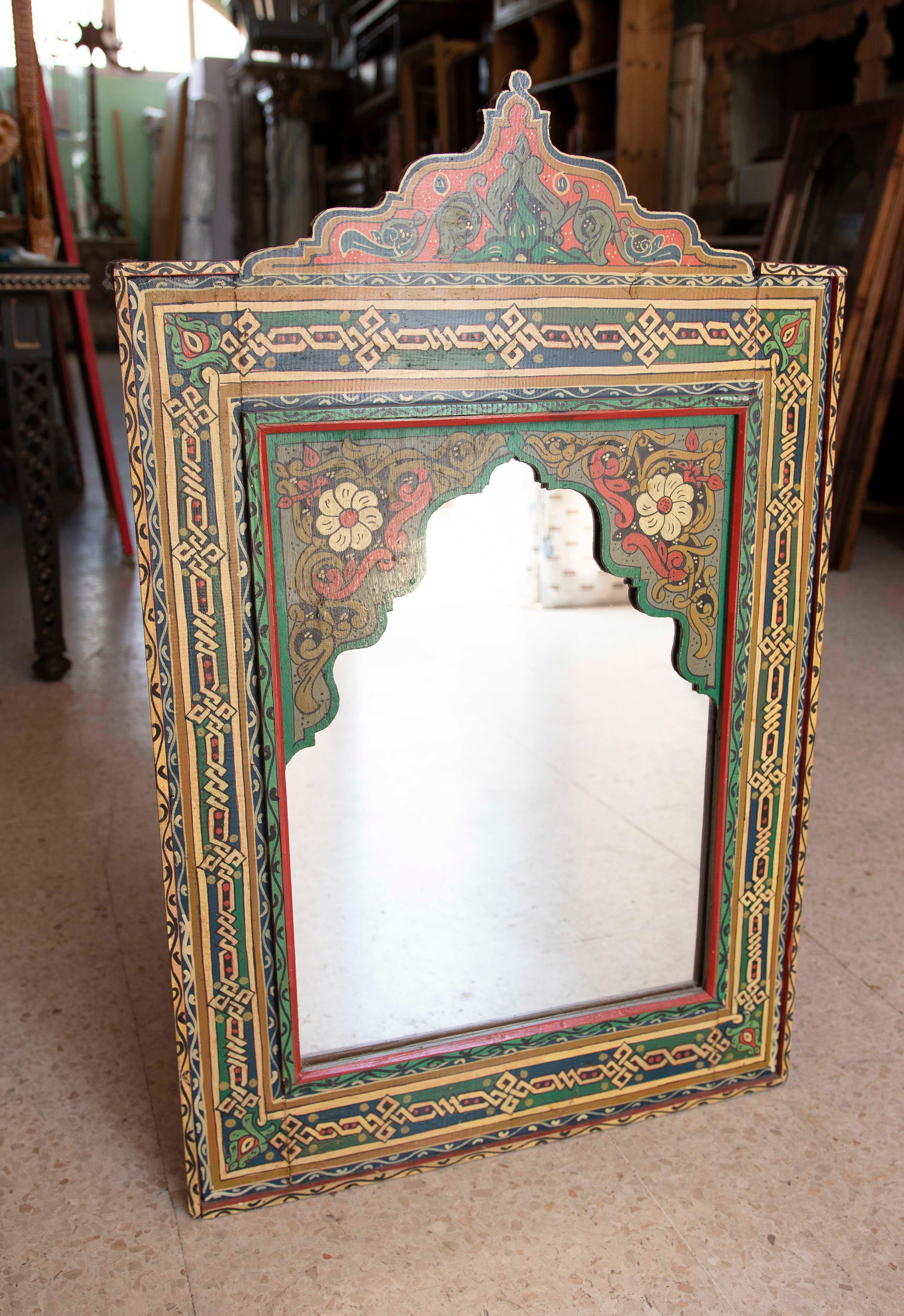 Marocchino Specchio da parete in legno in stile moresco dipinto a mano con decorazioni in vendita