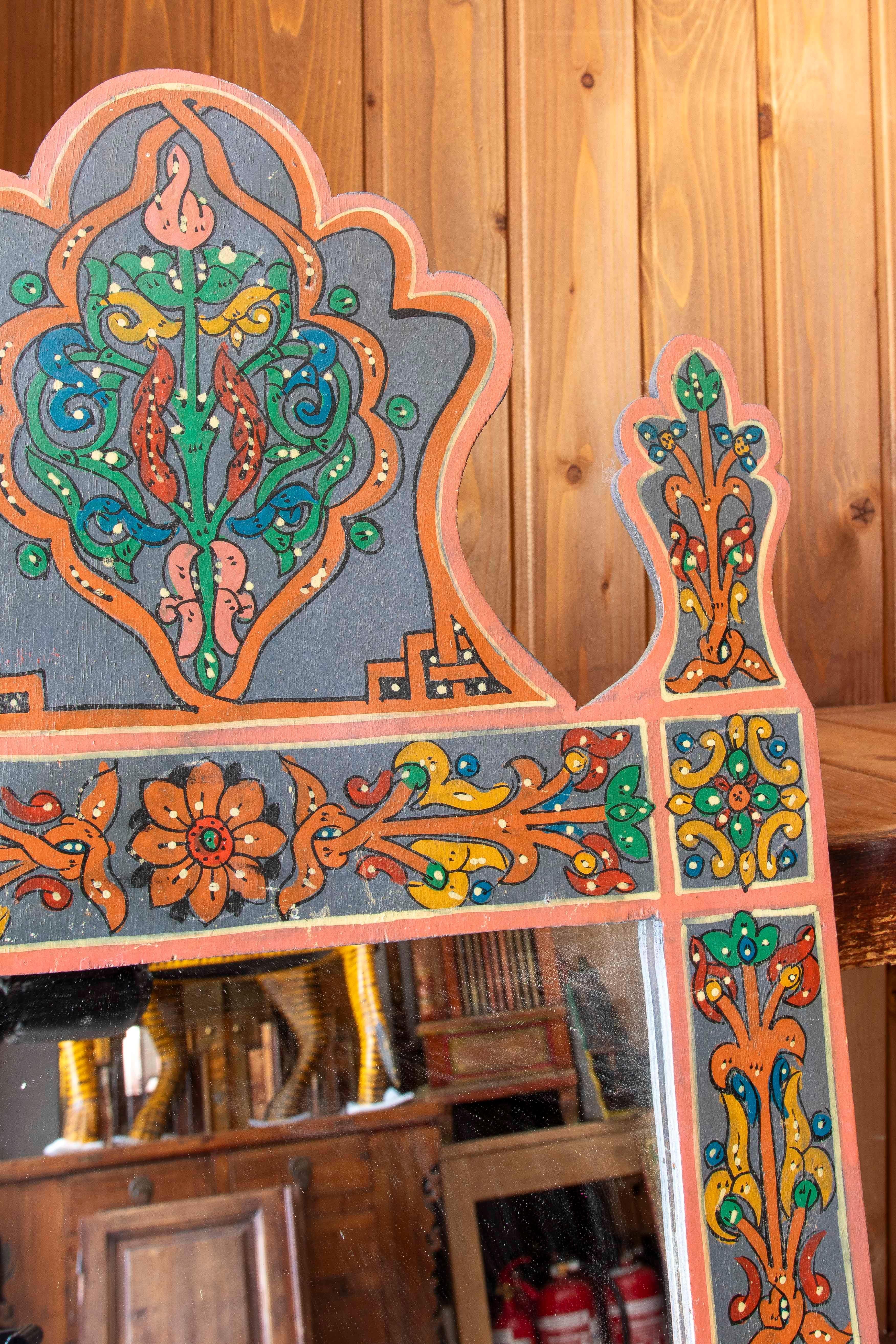 20ième siècle Miroir mural de style mauresque peint à la main avec décorations en vente