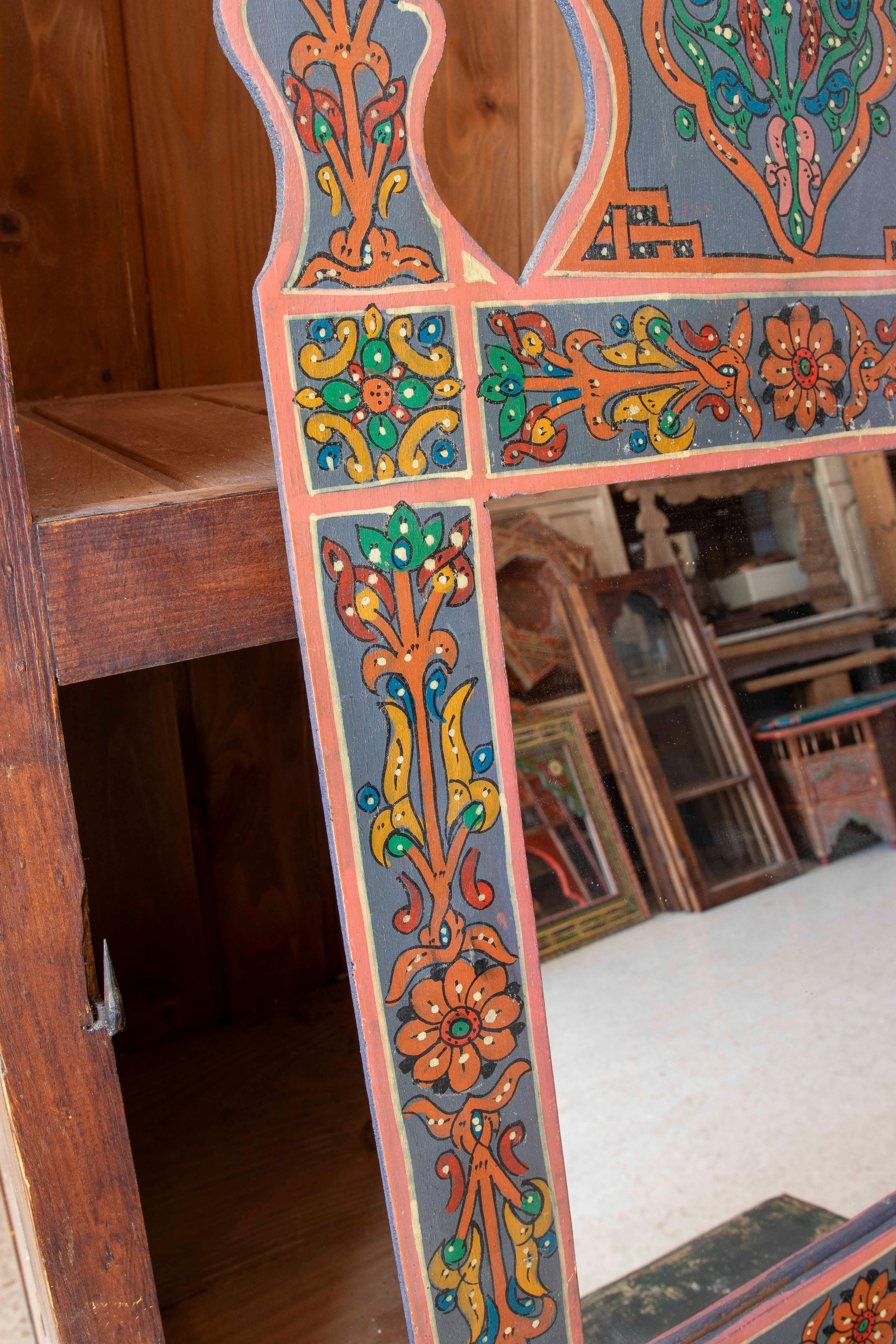 Miroir mural de style mauresque peint à la main avec décorations en vente 1