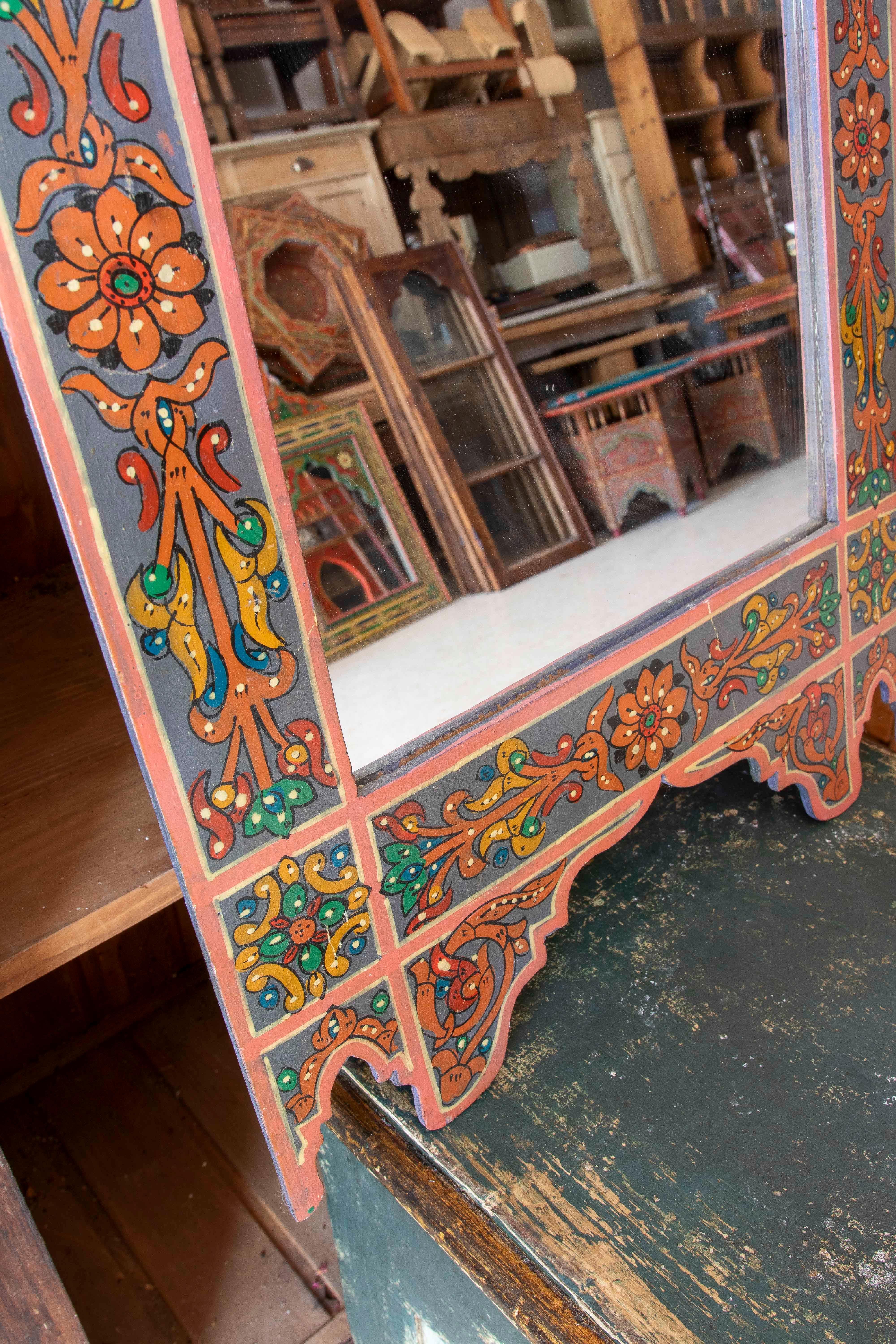 Miroir mural de style mauresque peint à la main avec décorations en vente 2