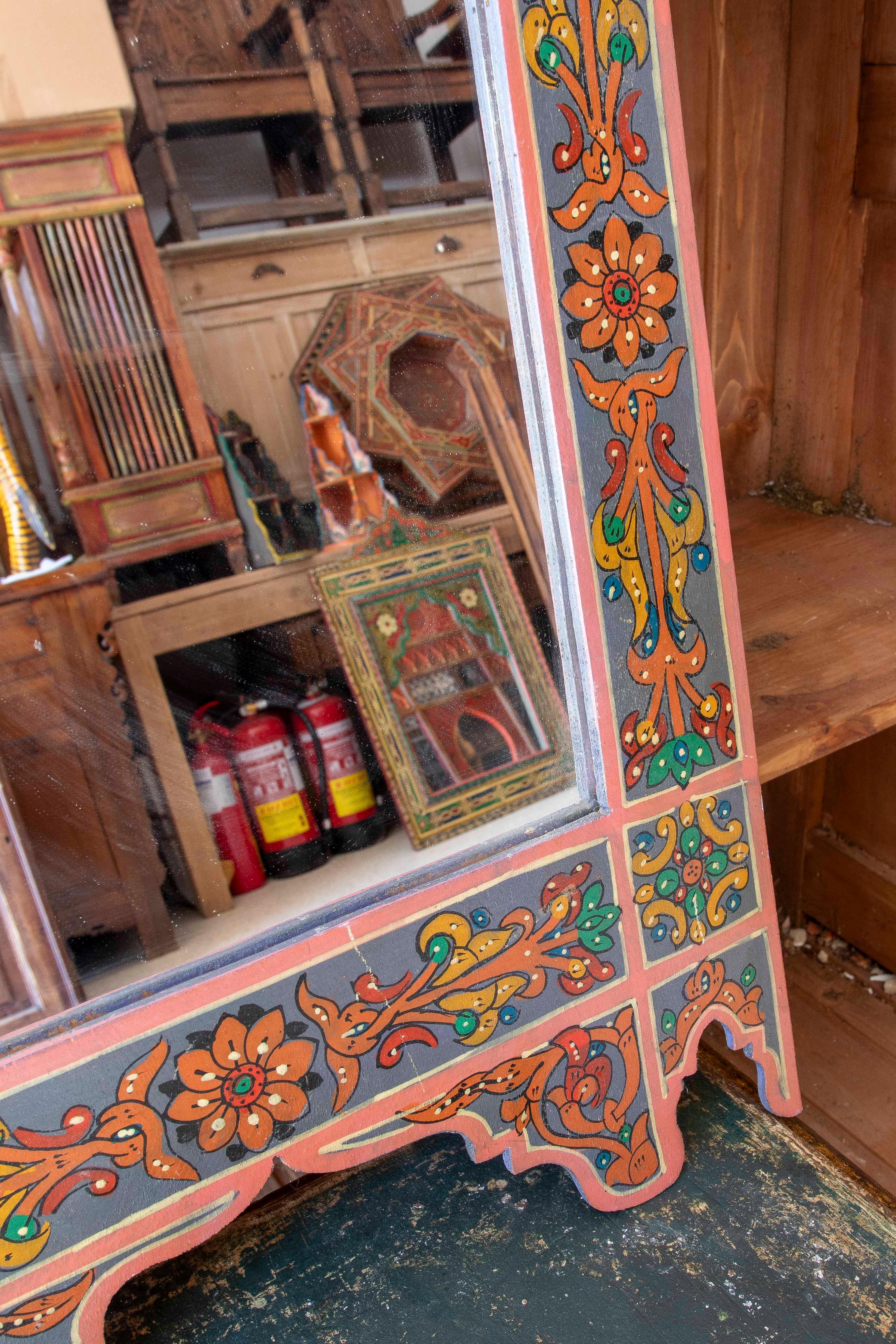 Miroir mural de style mauresque peint à la main avec décorations en vente 3