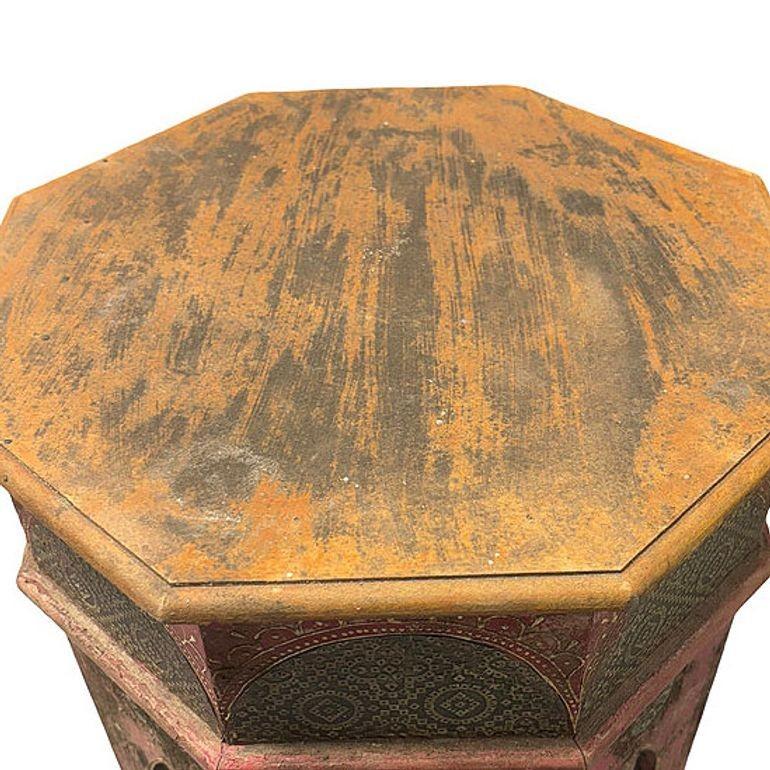 Hand Painted Moroccan Hexagon Wooden Boho Side Table w/ Brass Inlays (Messing) im Angebot