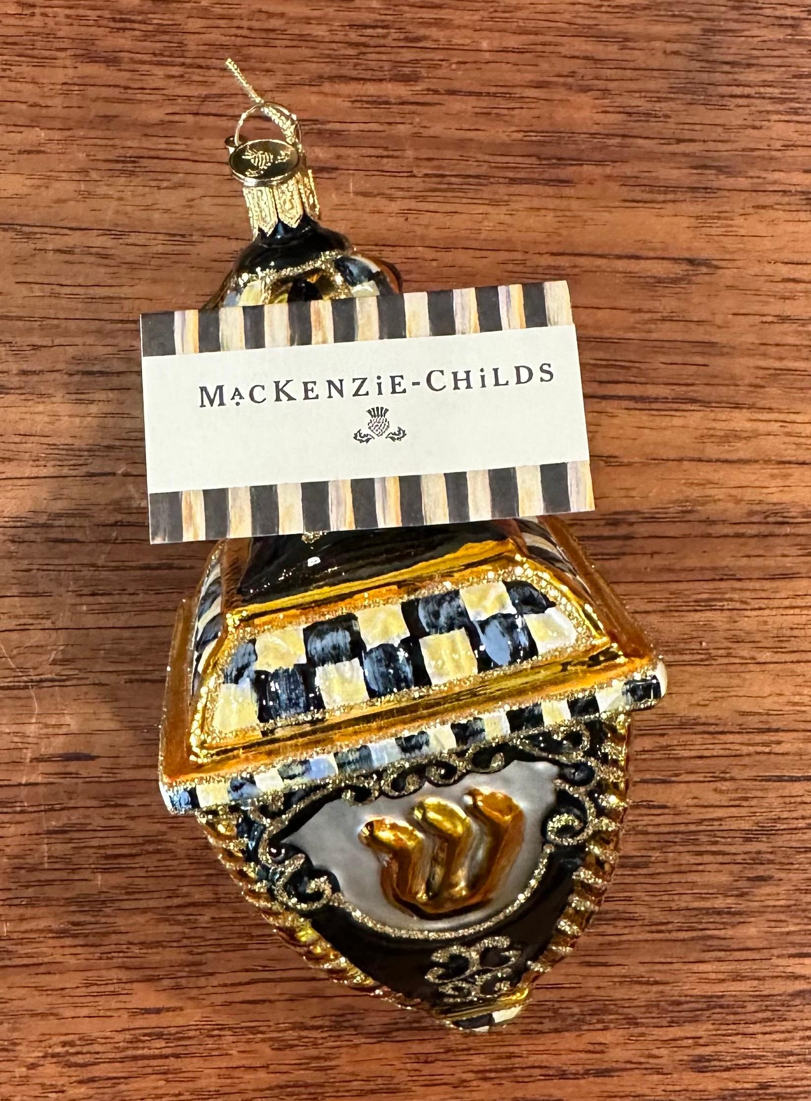 Vetro soffiato Ornamento Dreidel in vetro soffiato a bocca e dipinto a mano con scatola di Mackenzie Childs in vendita