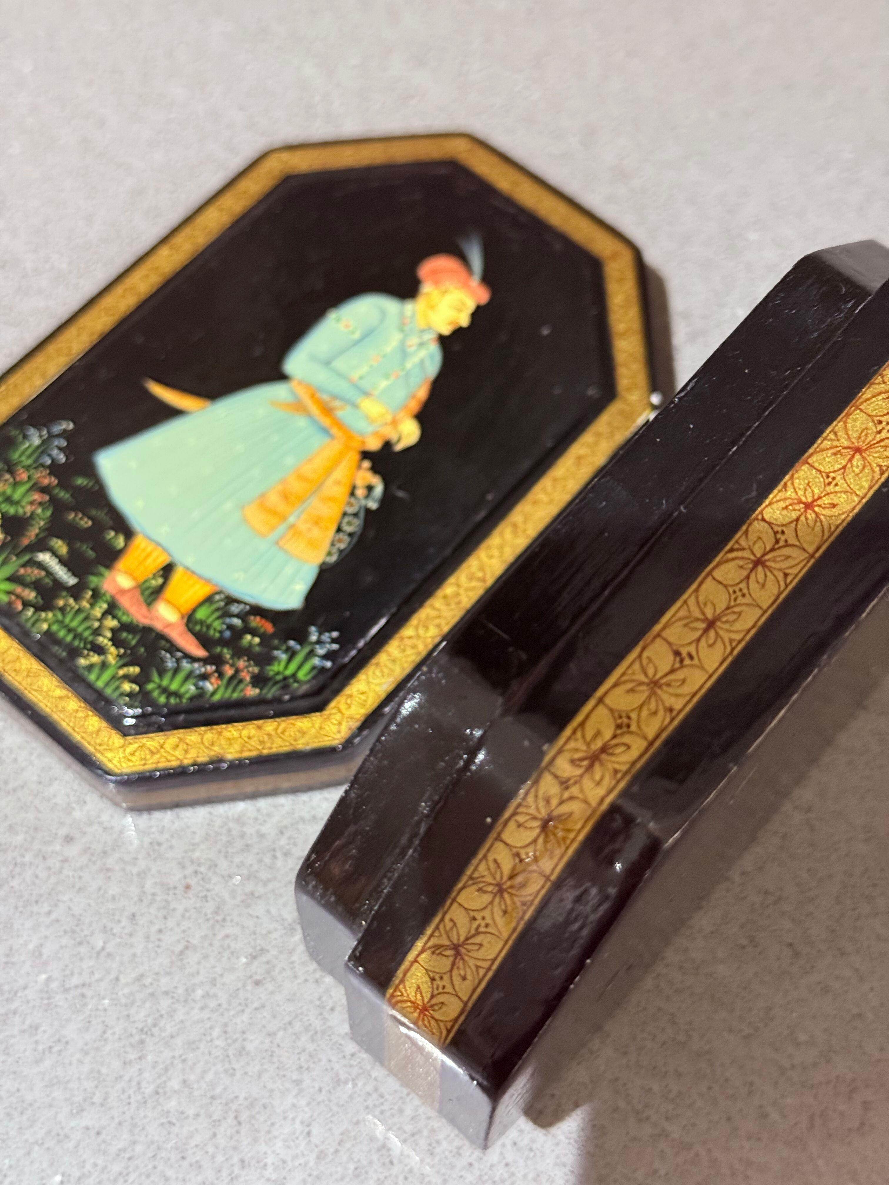 Hand-Painted Mughal Miniature Lacquer Box, Persian-Indian Art, Signed Black Box For Sale 6