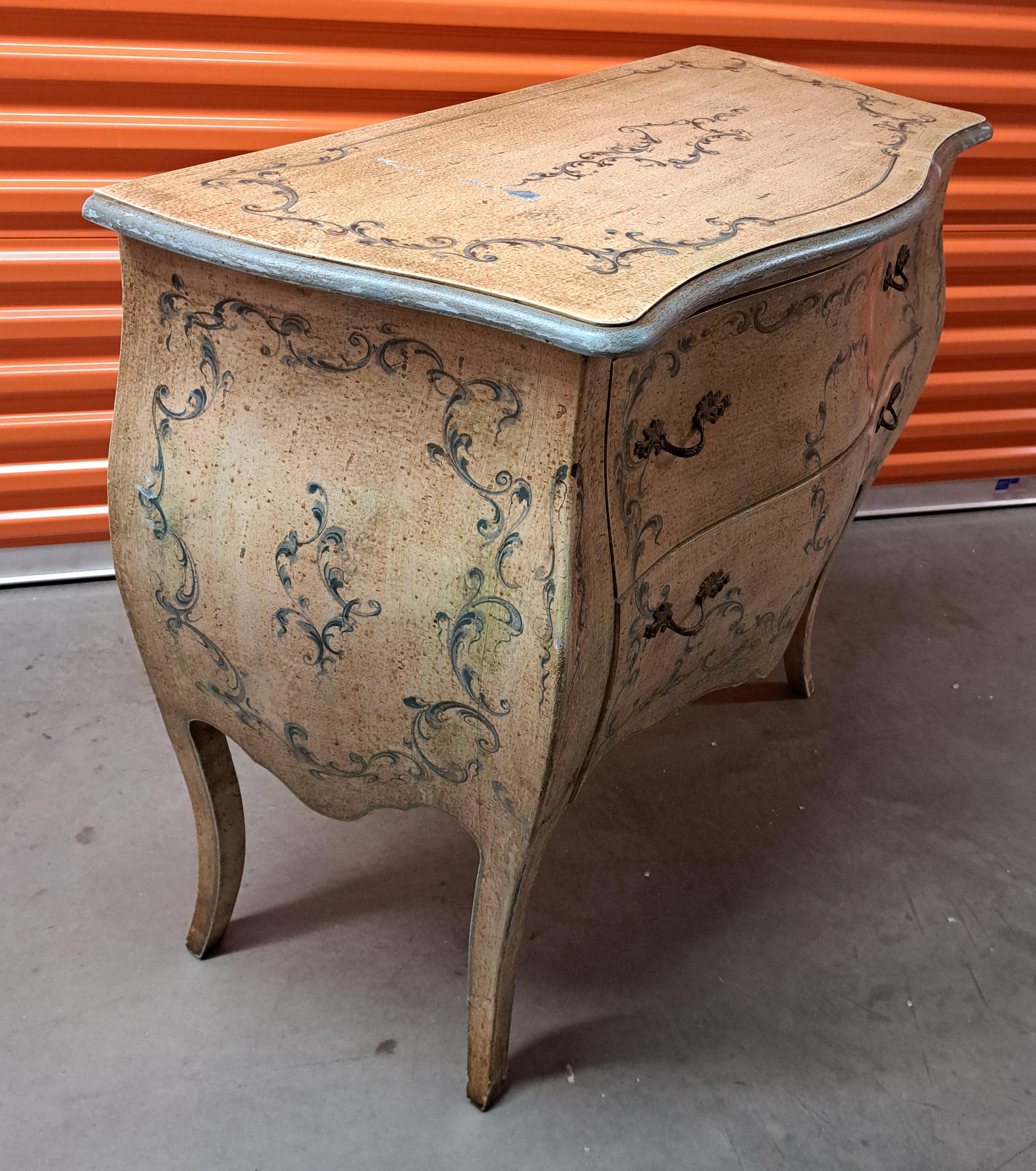 Neoclassico Cassettone dipinto a mano in stile neoclassico in vendita