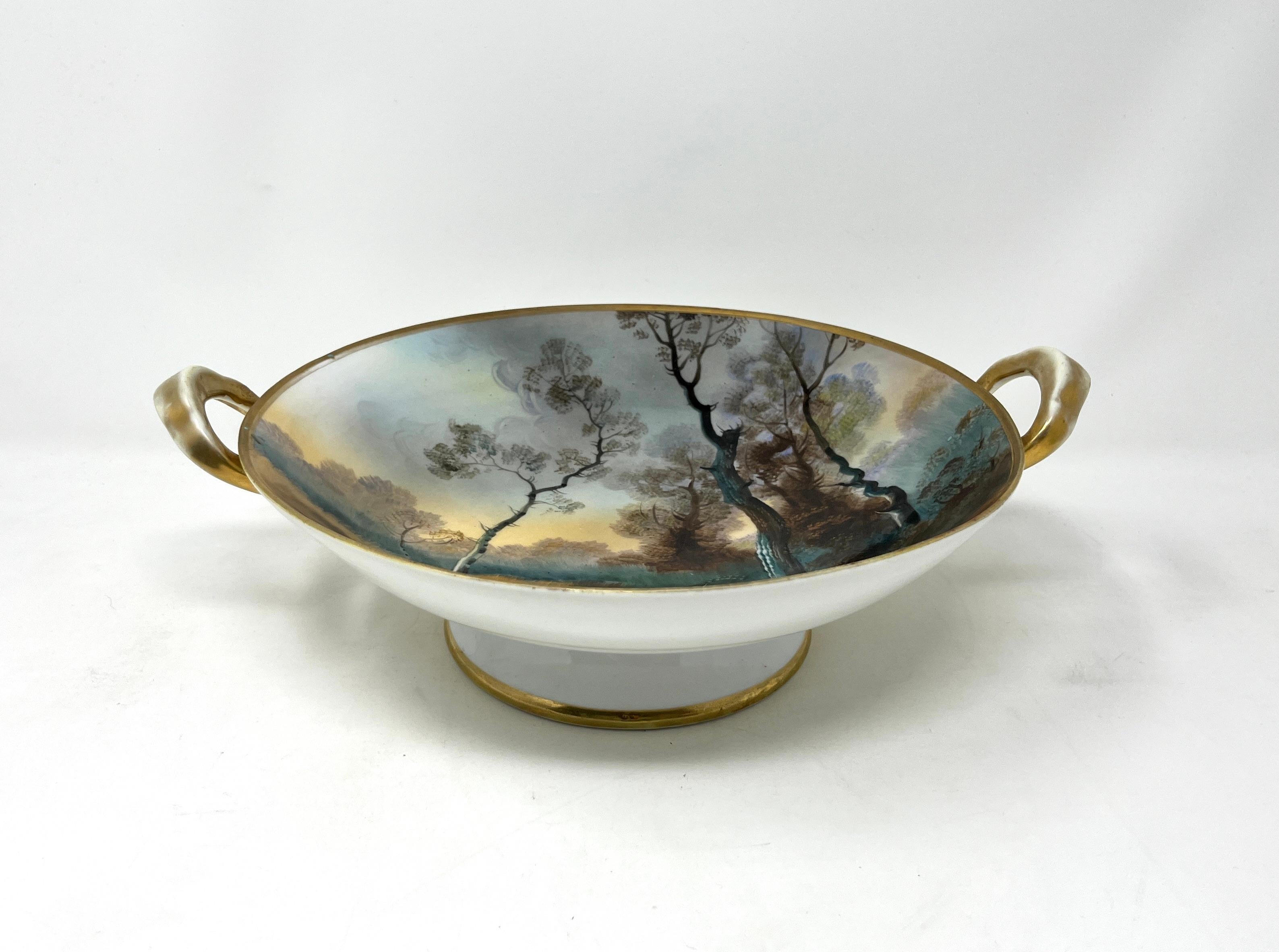 Japonais Bol à poignée sur pied Noritake Nippon peint à la main avec scène de bois, vers 1910 en vente