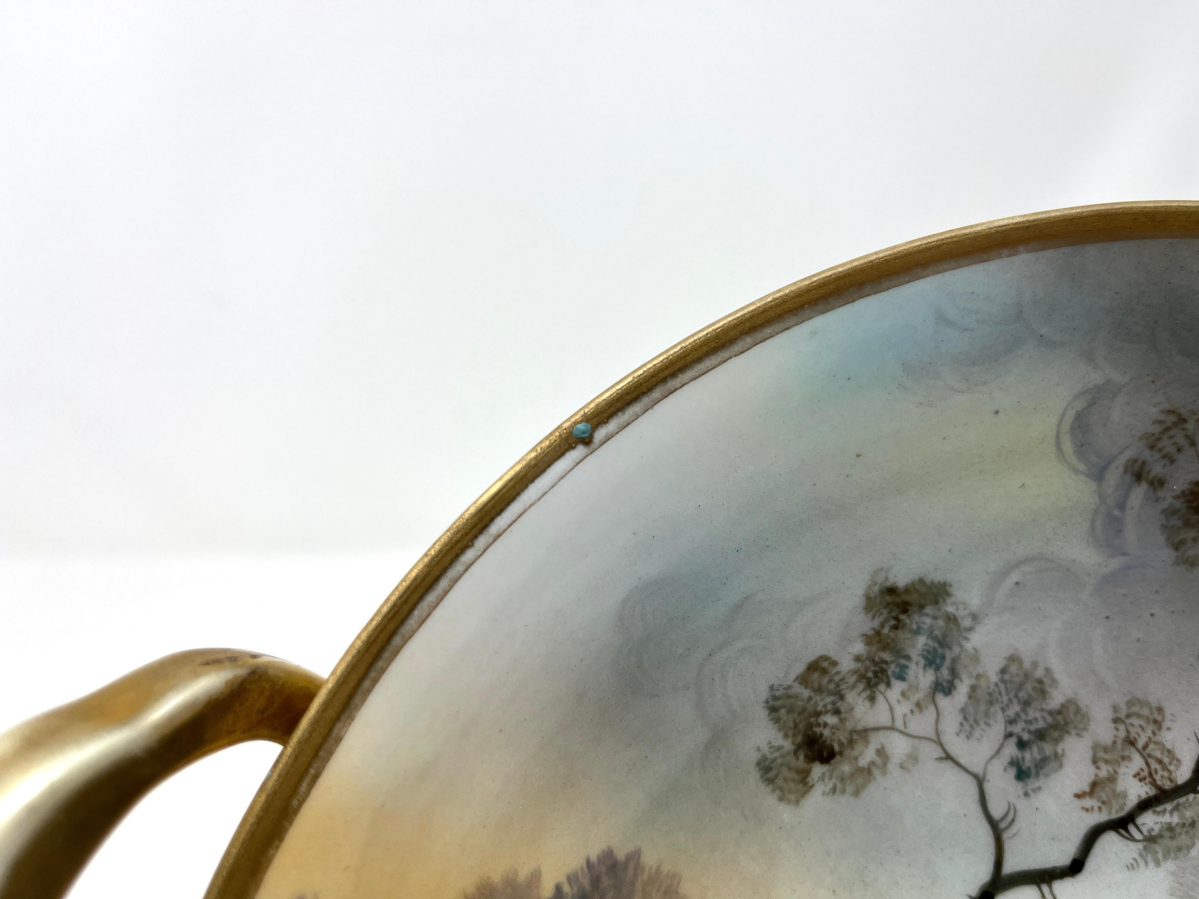 Porcelaine Bol à poignée sur pied Noritake Nippon peint à la main avec scène de bois, vers 1910 en vente
