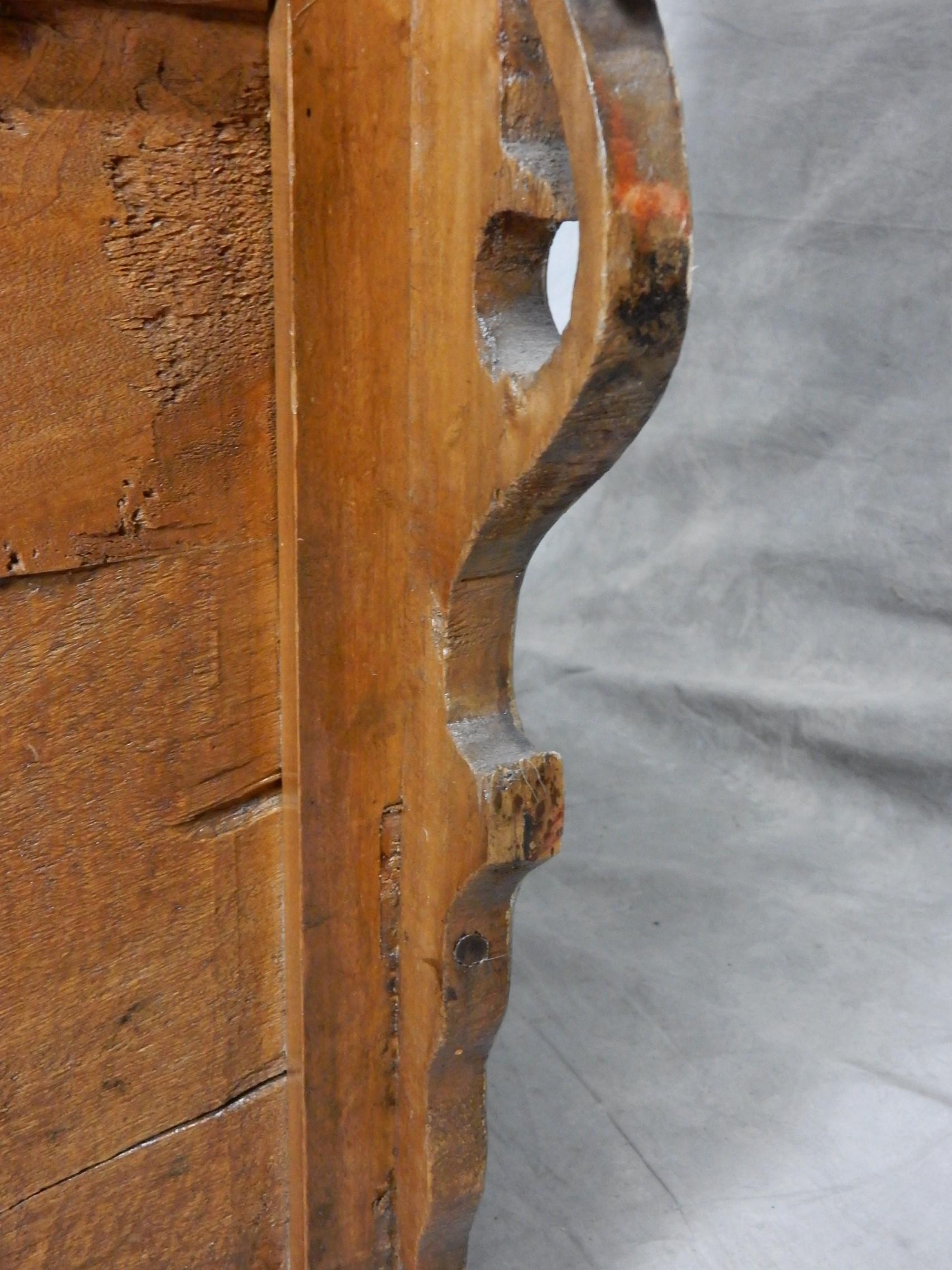 Cabinet orné peint à la main avec des tigres et des fleurs du Tibet vers 1920 en vente 4