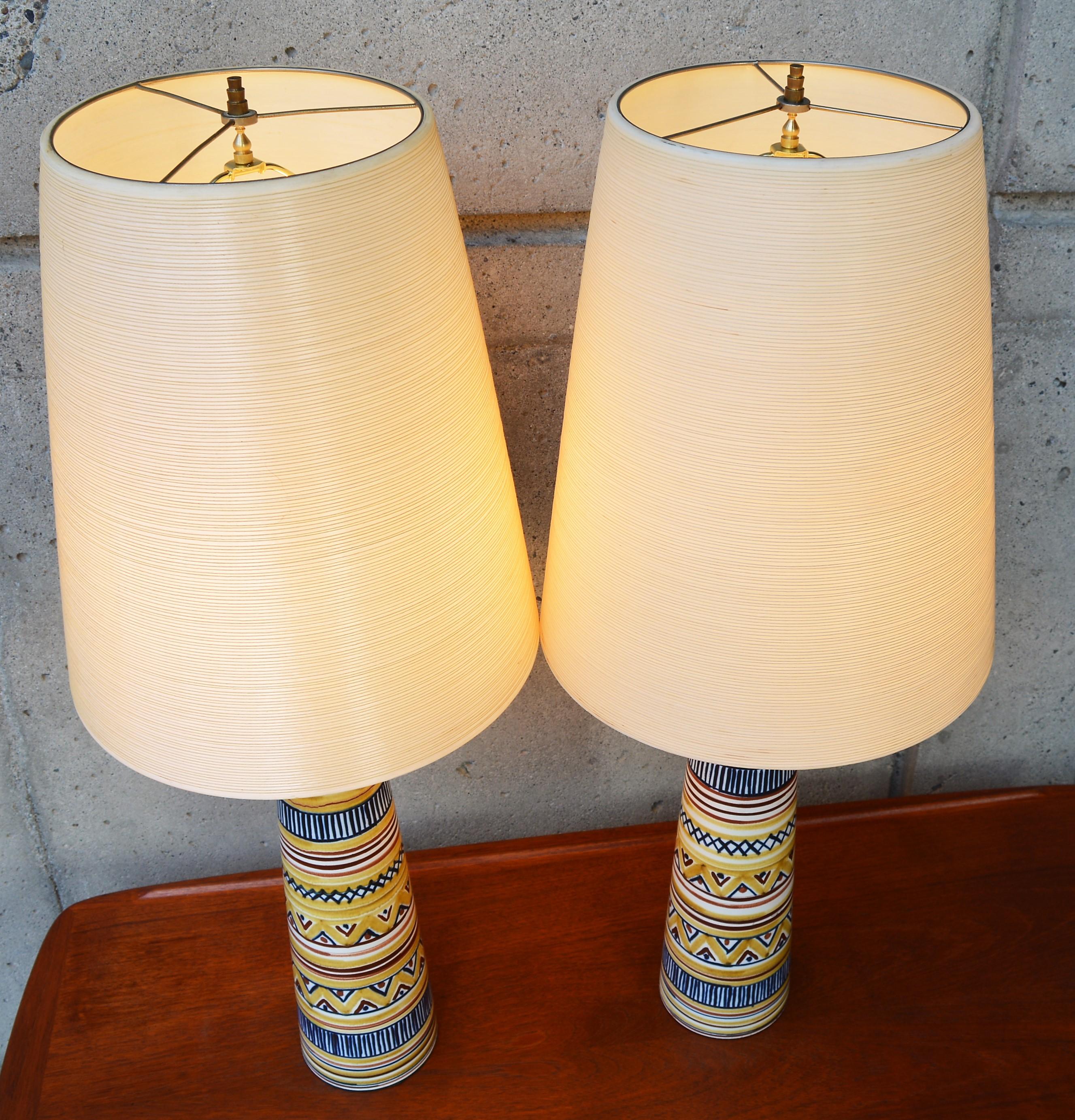 Hand-Painted Pair of Gunnar & Lotte Bostlund Ceramic Lamps with Original Shades 5