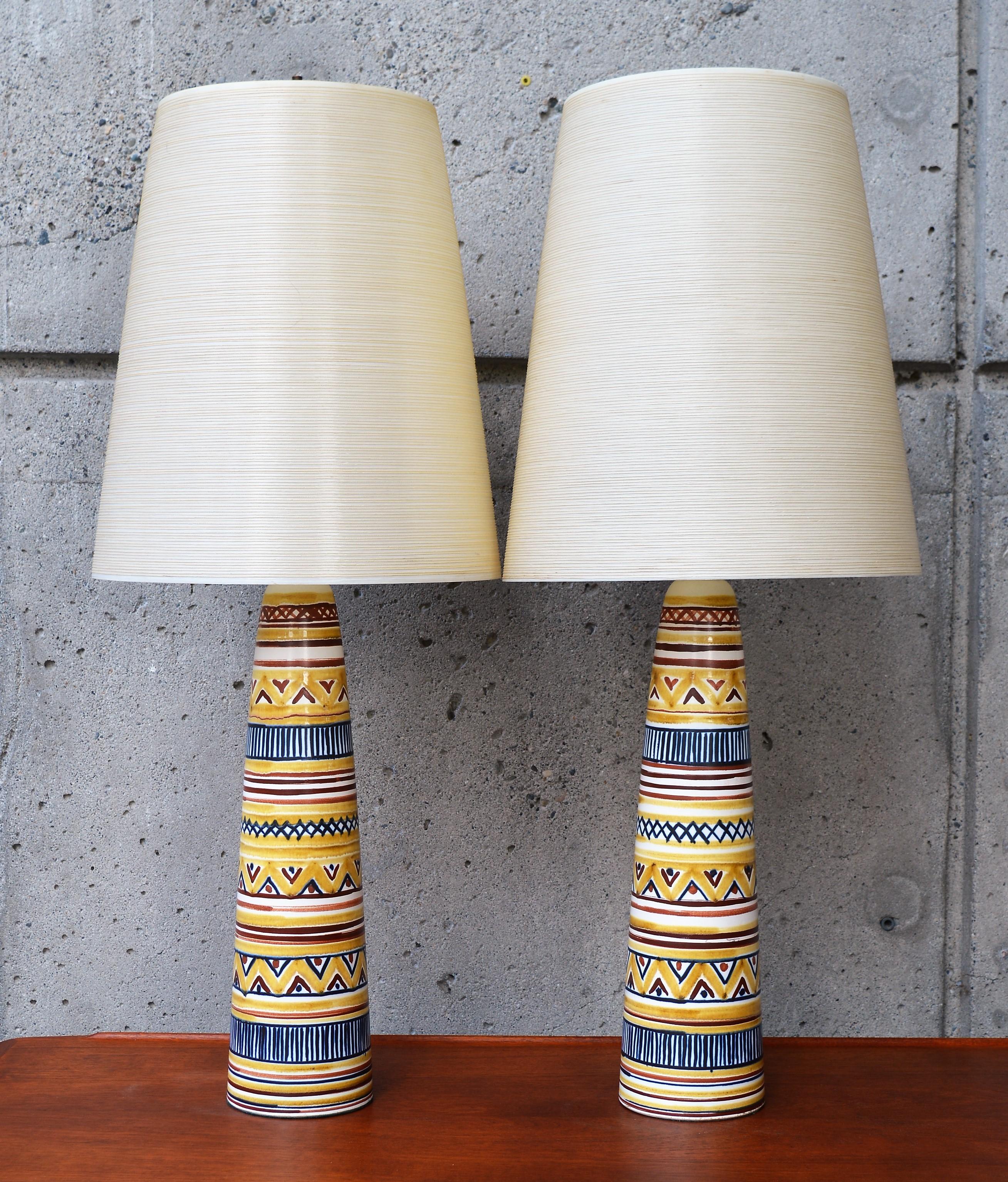 Mid-Century Modern Hand-Painted Pair of Gunnar & Lotte Bostlund Ceramic Lamps with Original Shades