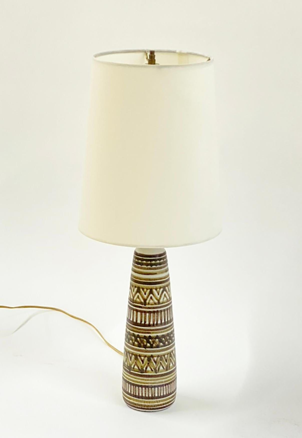 Pareja de lámparas de mesa pintadas a mano de Gunnar y Lotte Bostlund en venta 3