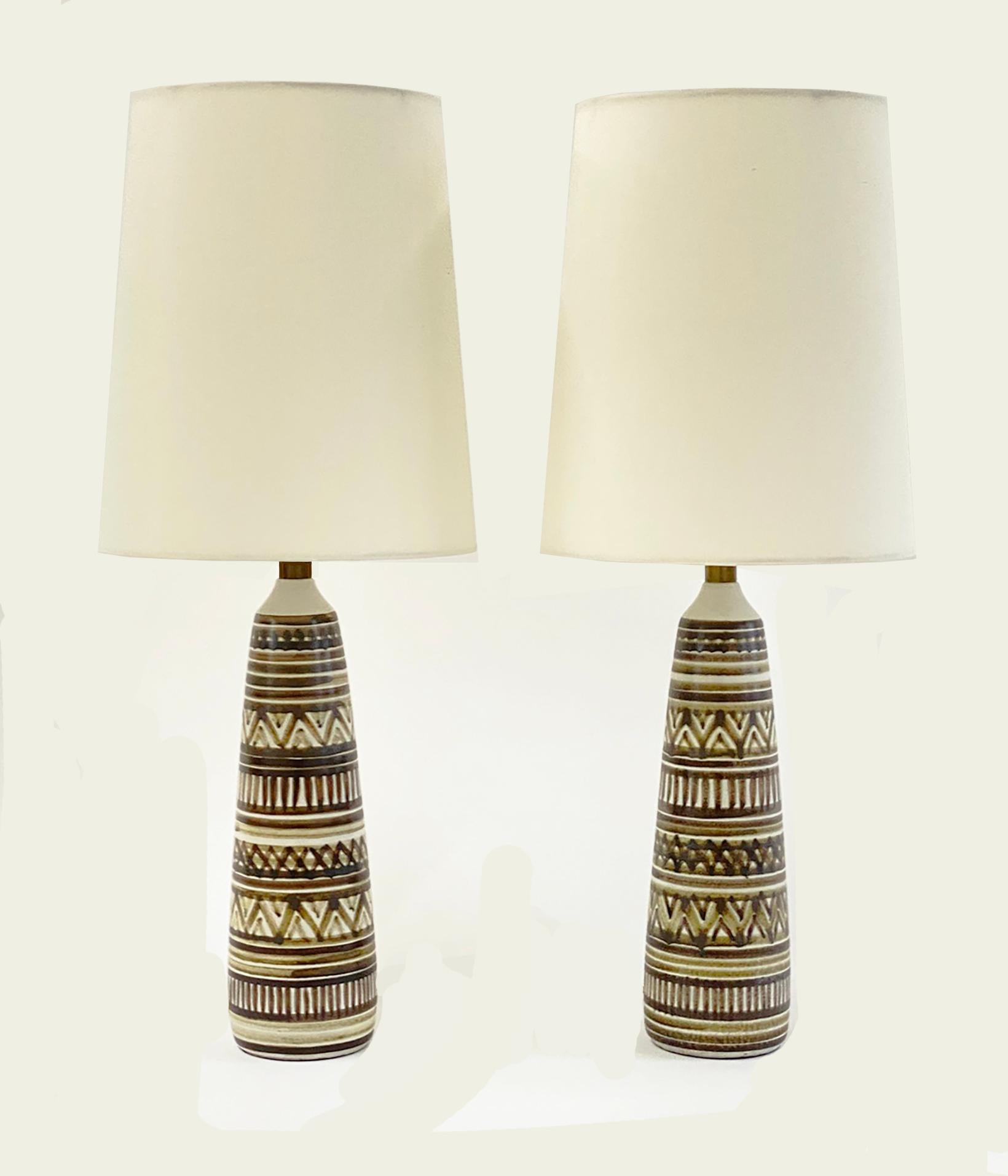 Pareja de lámparas de mesa pintadas a mano de Gunnar y Lotte Bostlund en venta 5