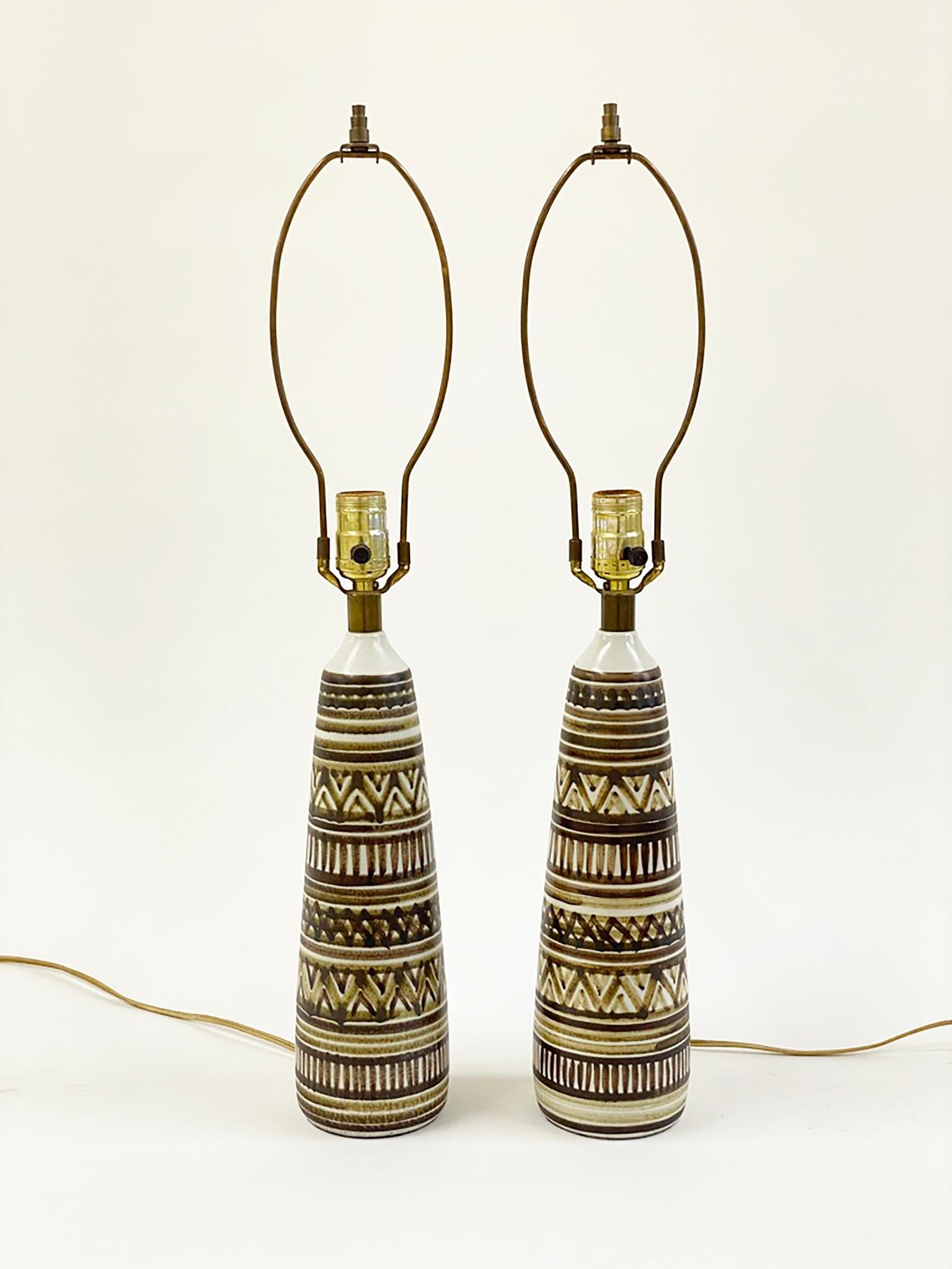 Pareja de lámparas de mesa pintadas a mano de Gunnar y Lotte Bostlund en venta 6