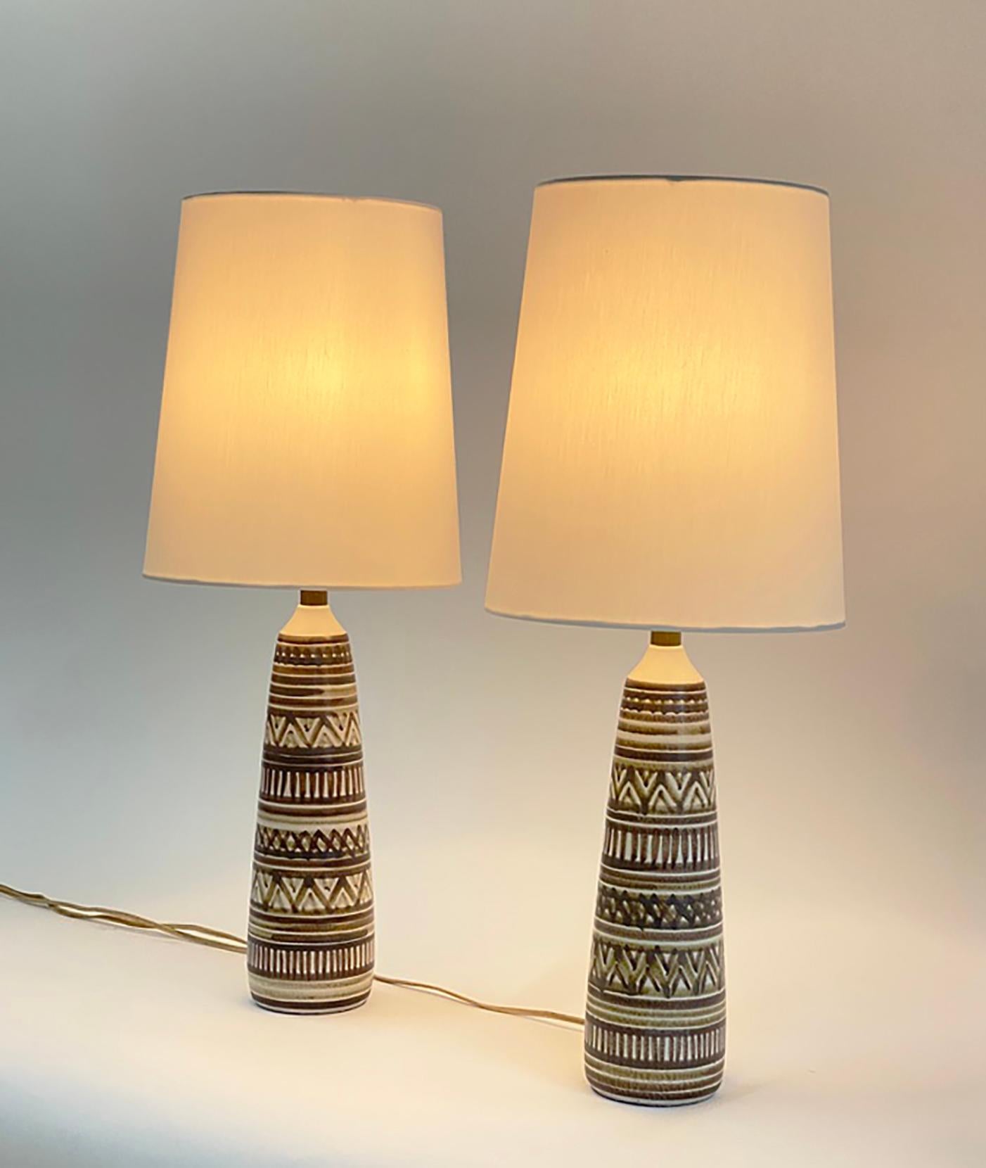 Pareja de lámparas de mesa pintadas a mano de Gunnar y Lotte Bostlund en venta 8