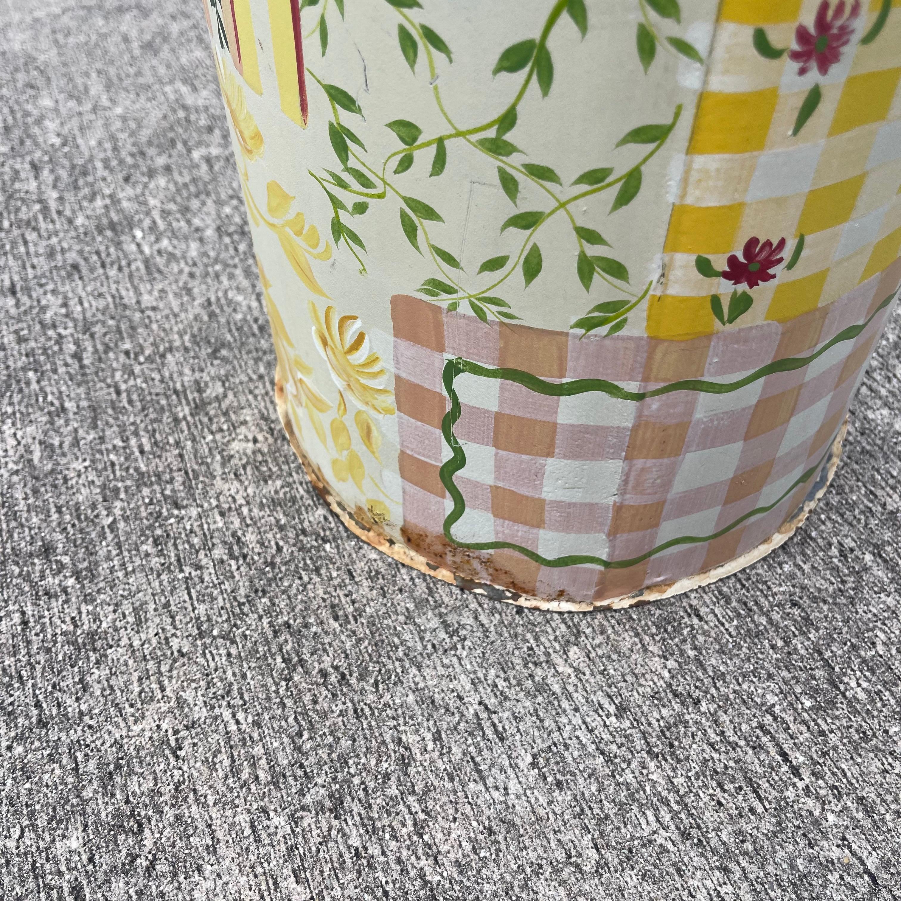 XX secolo Secchiello portaombrelli Patchwork Tole dipinto a mano di Jane Keltner Designs in vendita