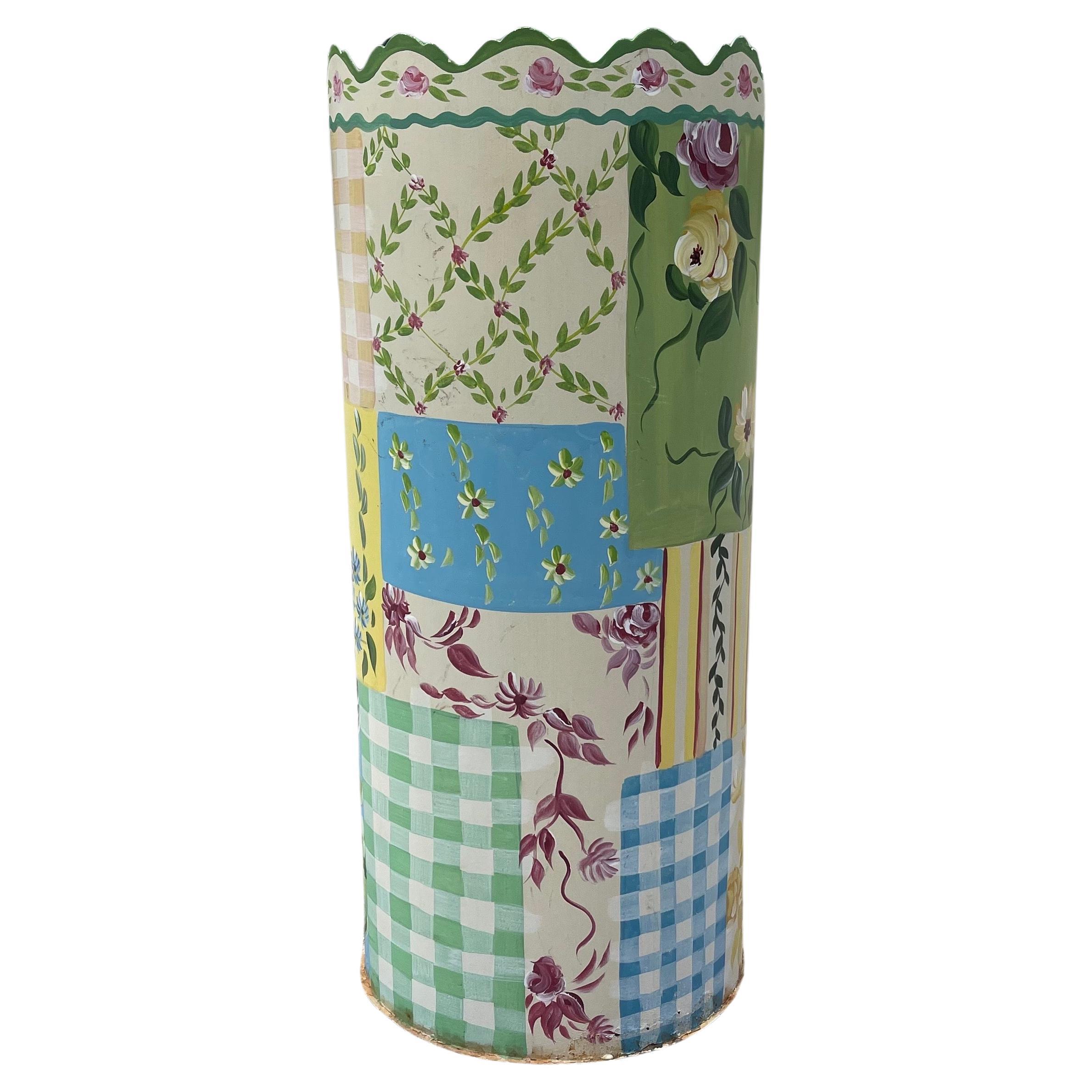 Secchiello portaombrelli Patchwork Tole dipinto a mano di Jane Keltner Designs in vendita