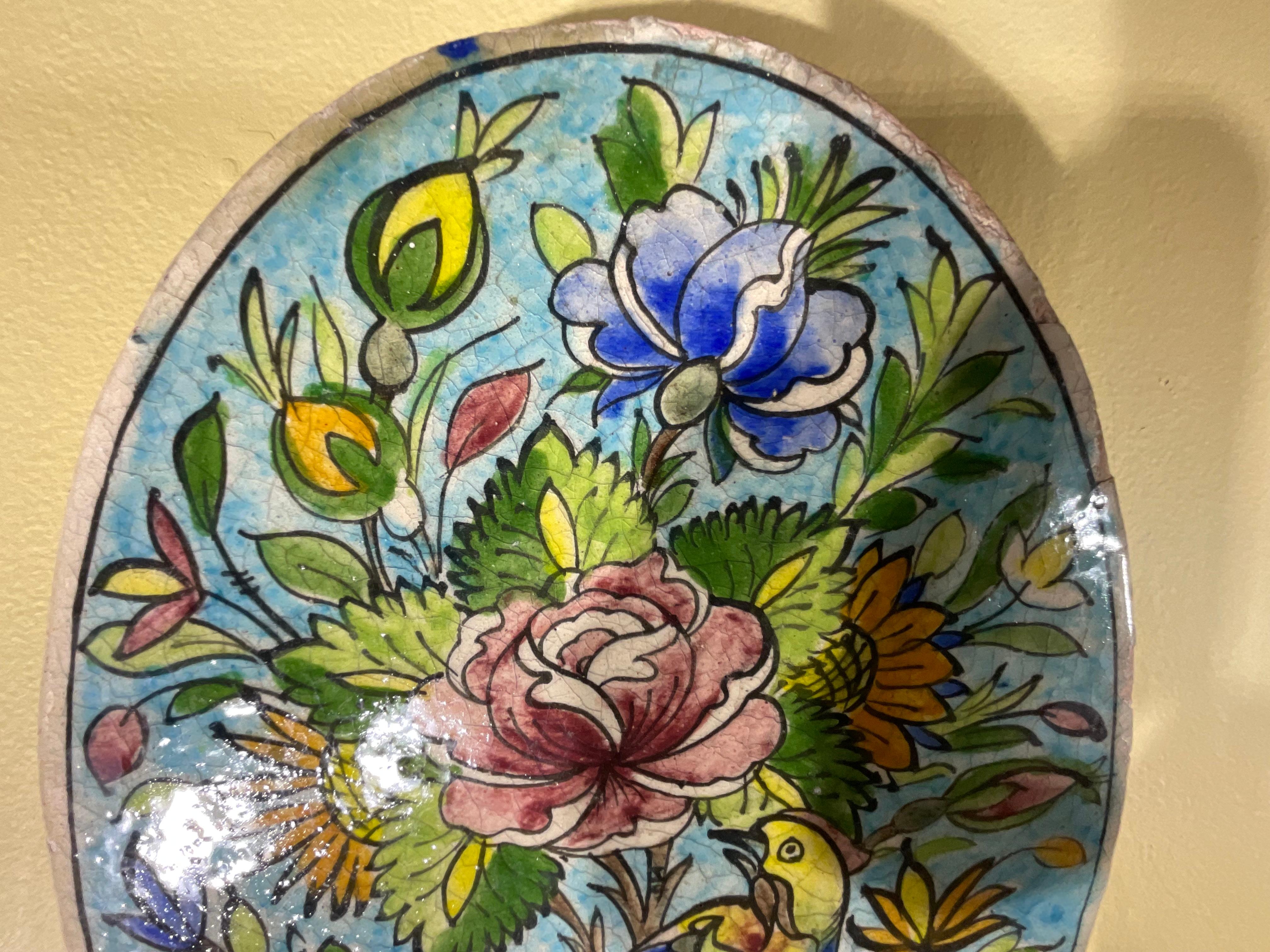 Ouzbek Carreau de céramique persane peint à la main - Motif floral et aviaire unique en vente