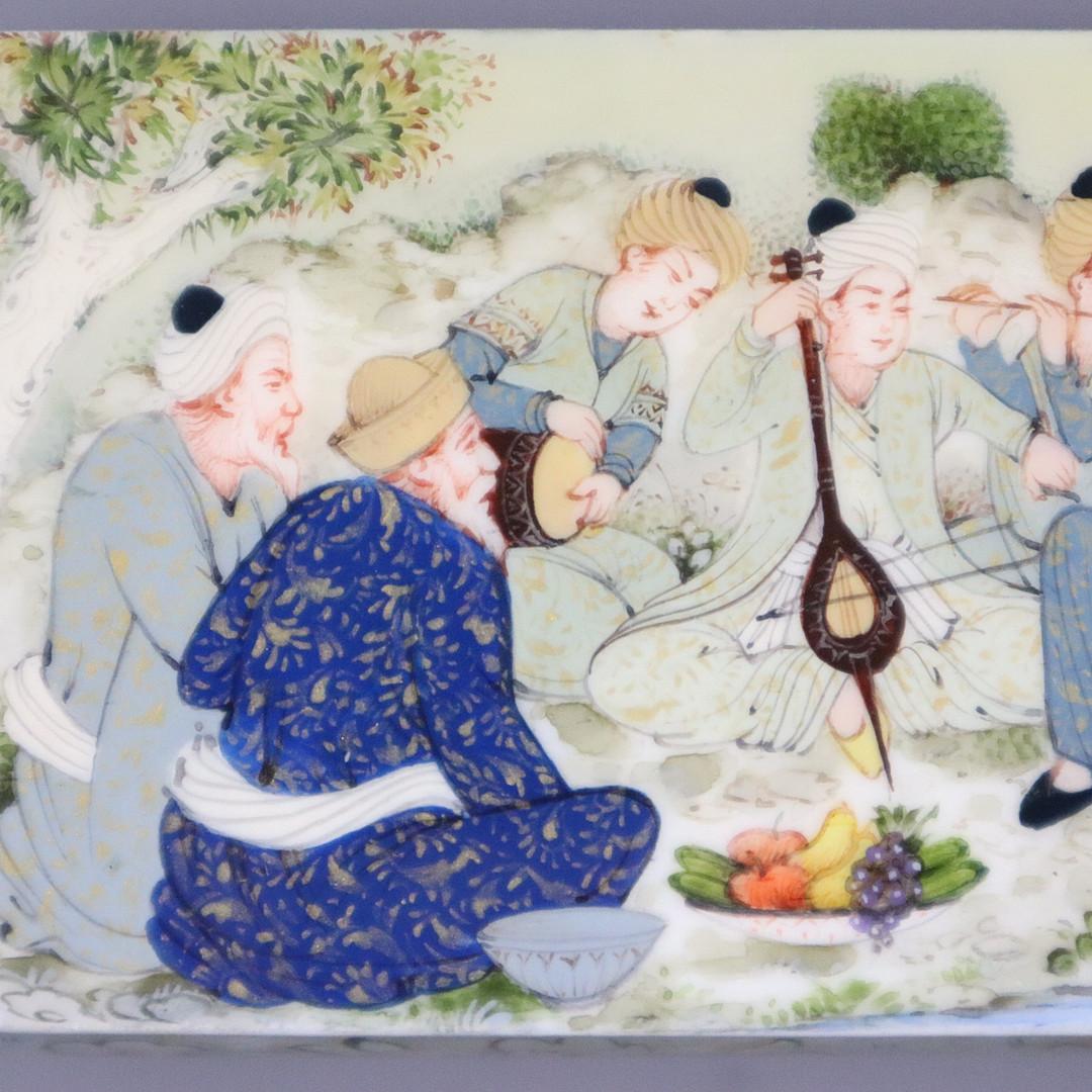 Hand-Painted Persian Miniature BOX – Musical Gathering Scene in Polychrome & Go In Excellent Condition For Sale In Wembley, GB