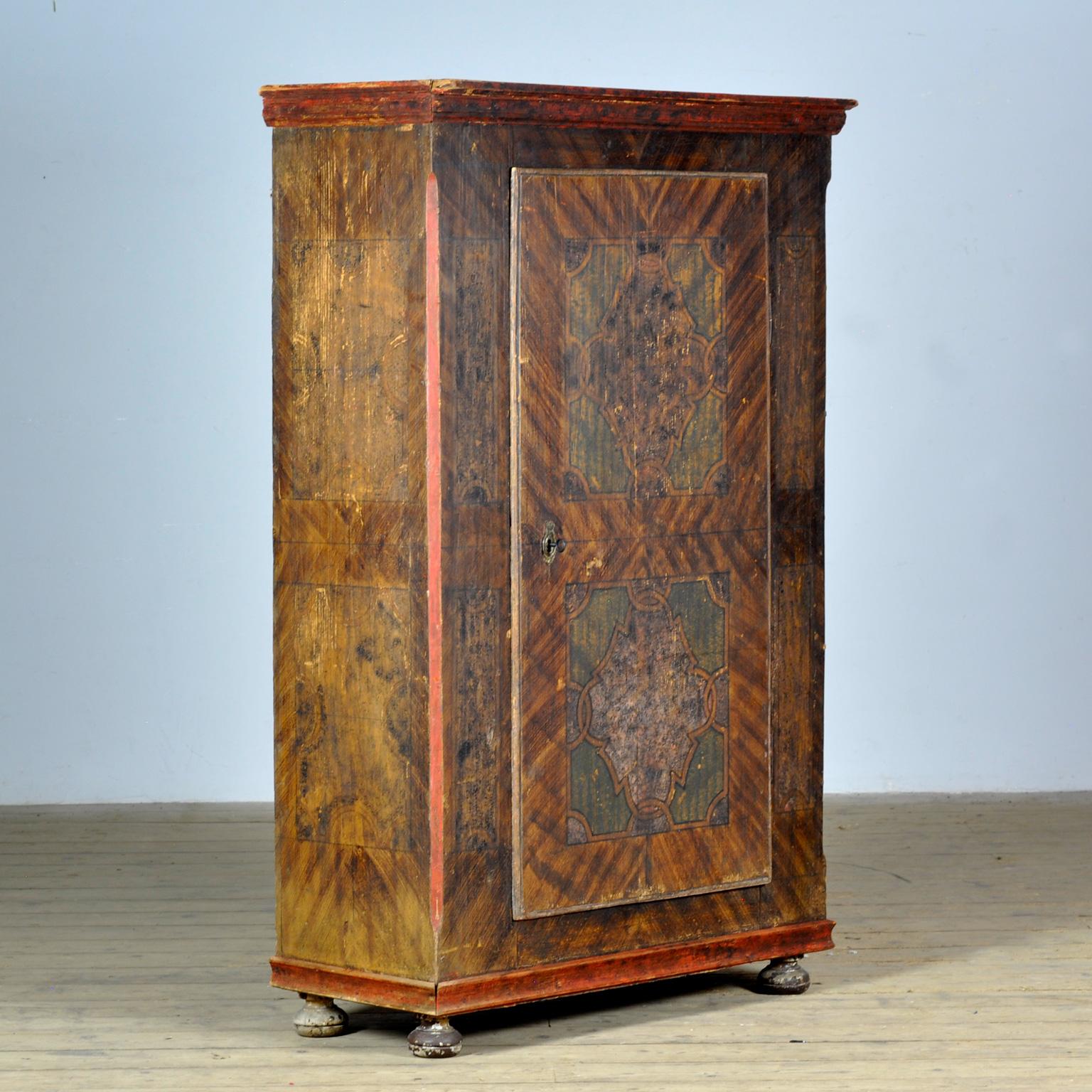 Artisanat armoire en pin peinte à la main, vers 1850 en vente