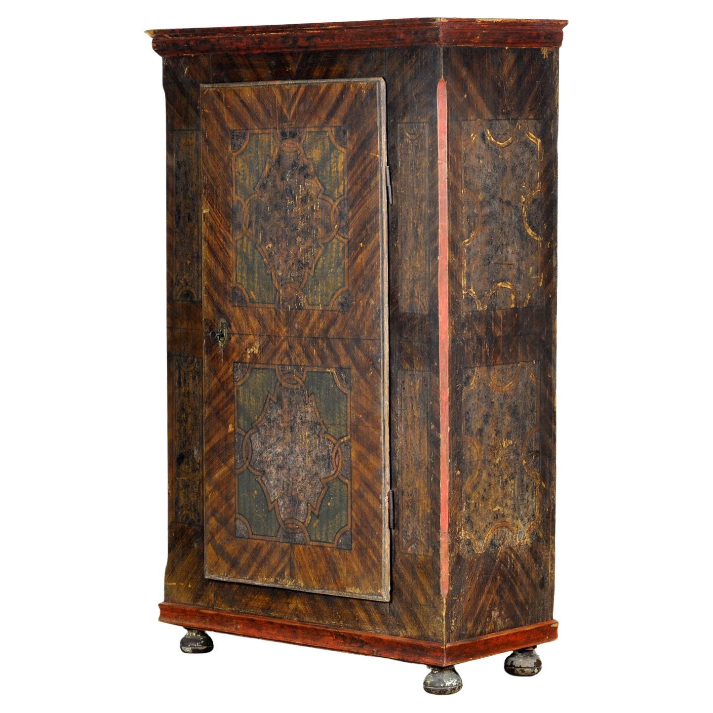 armoire en pin peinte à la main, vers 1850 en vente