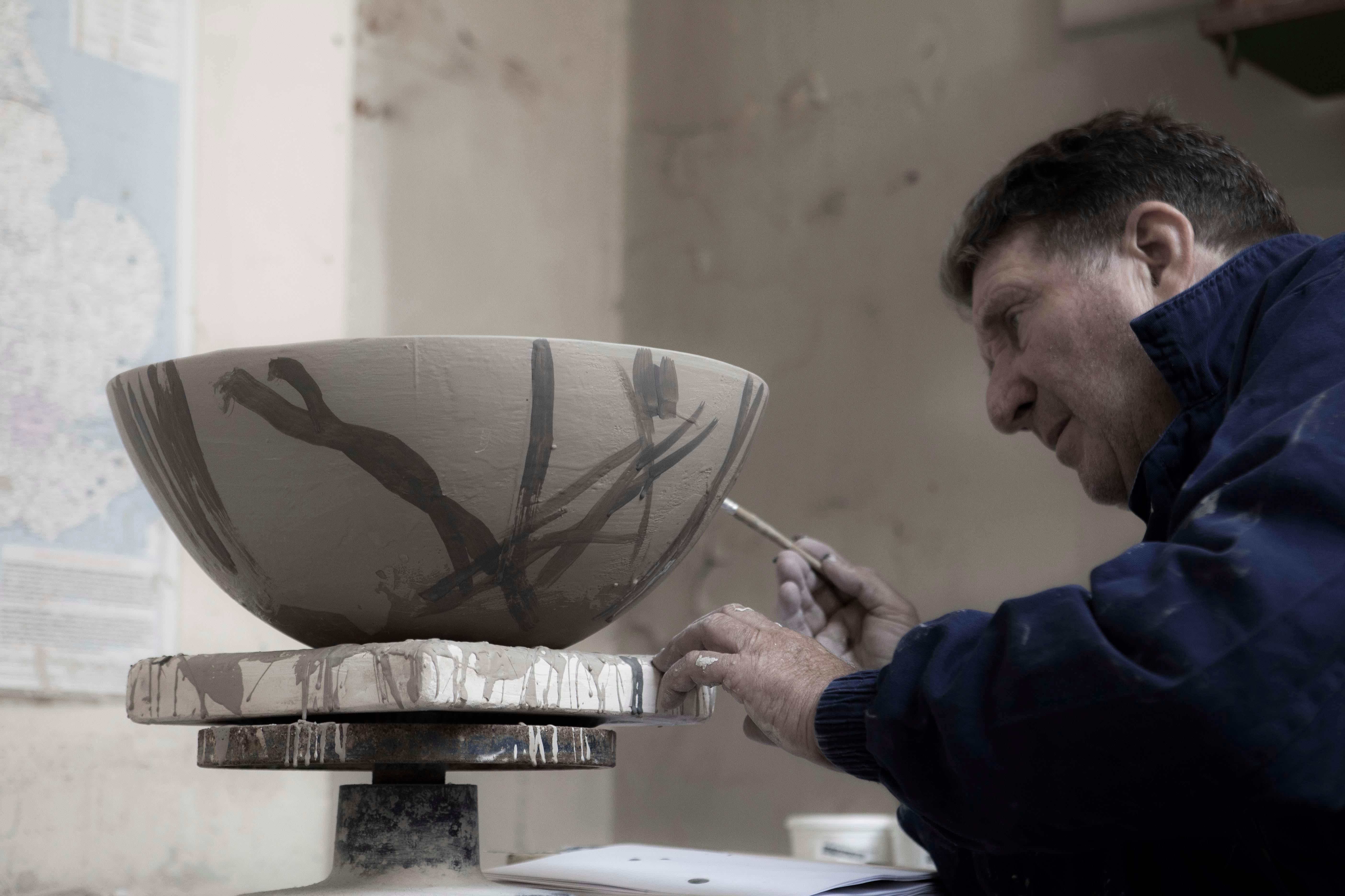 Moderno Piatto da portata dipinto a mano dal design unico e contemporaneo, piatto da portata 19 in vendita