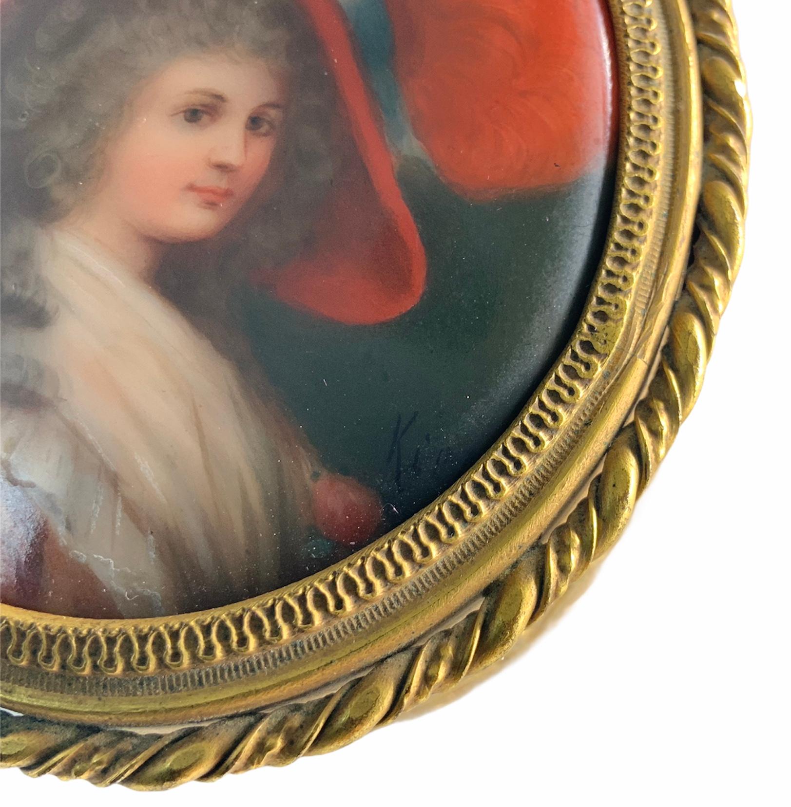 Boîte à bijoux ovale en porcelaine peinte à la main et bronze doré en vente 1