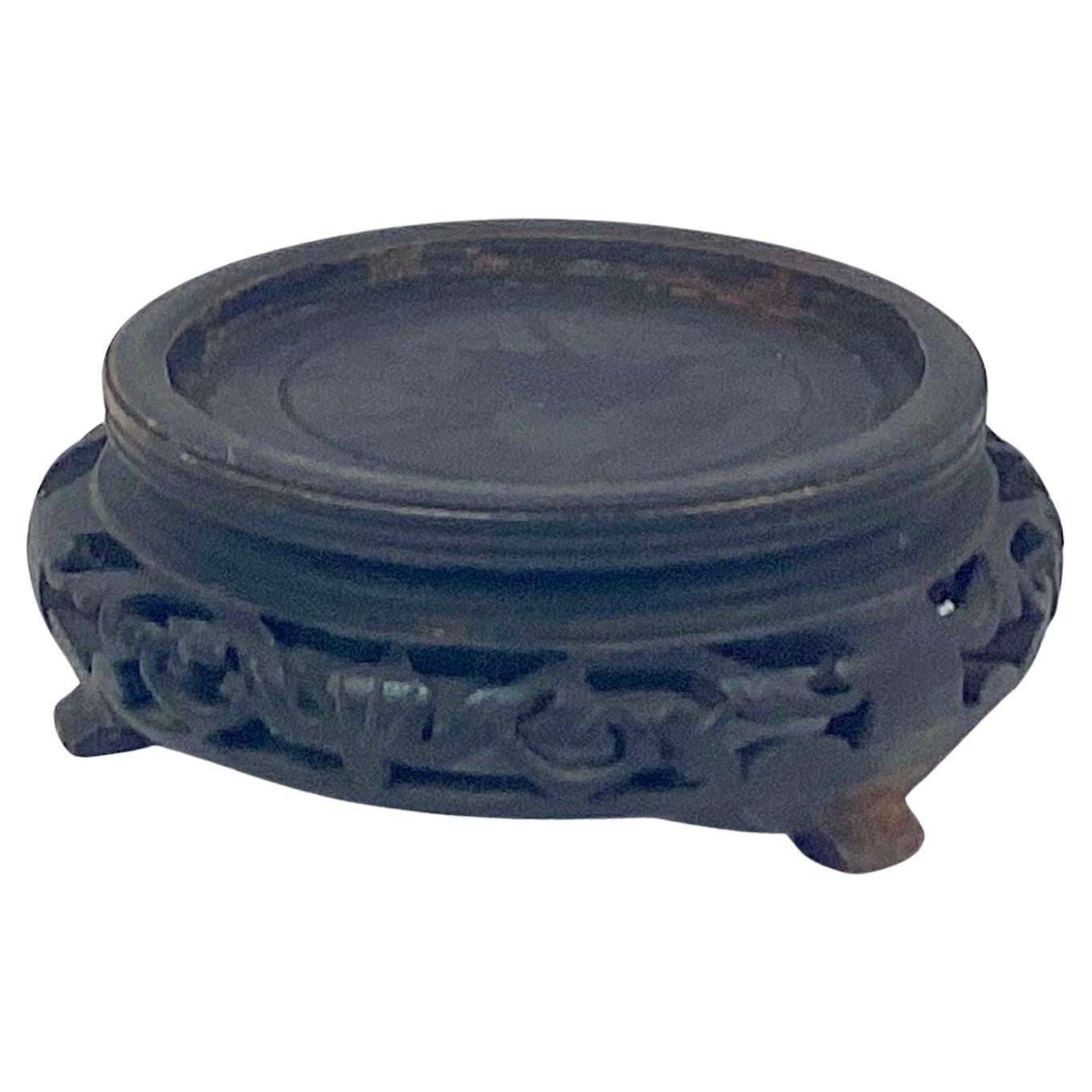 Handbemalte chinesische Famille-Rose-Porzellanschale mit Stand im Angebot 1